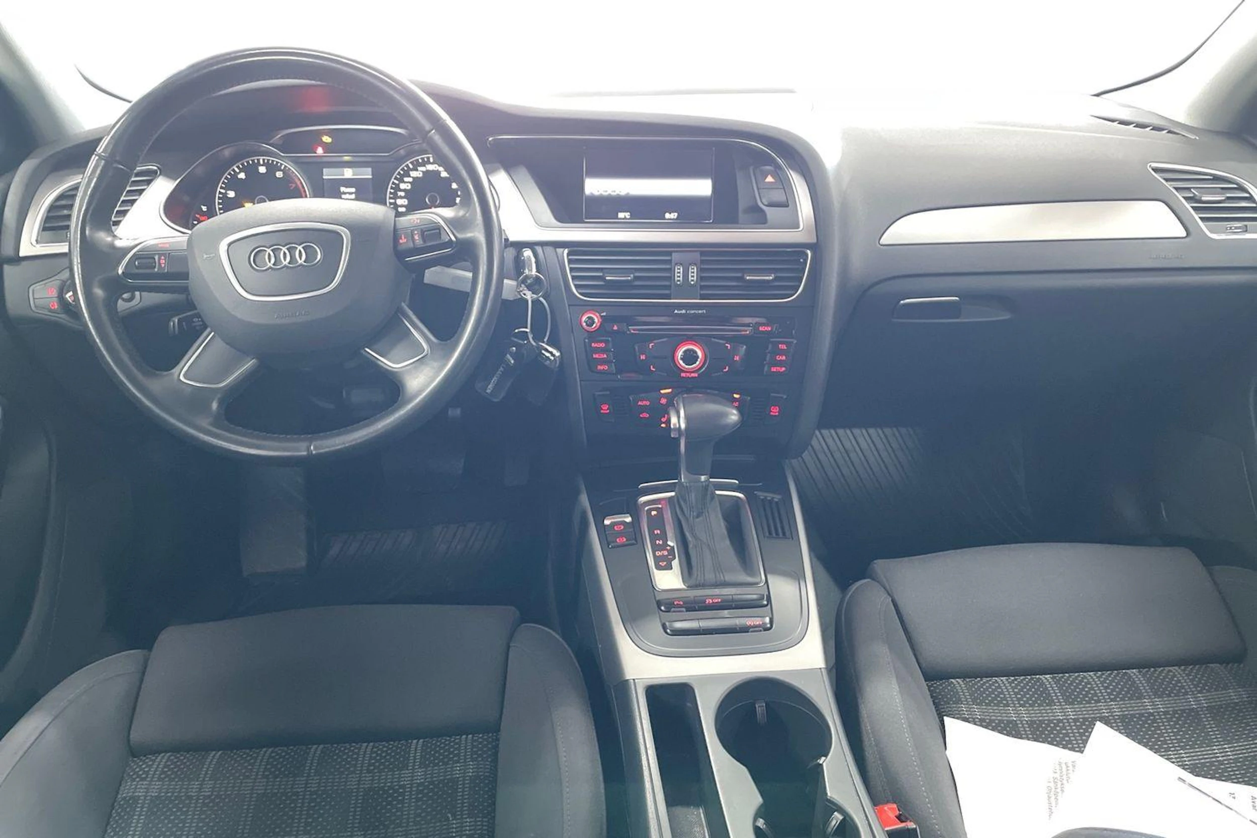 Sininen Audi A4 2013 kuva 9.