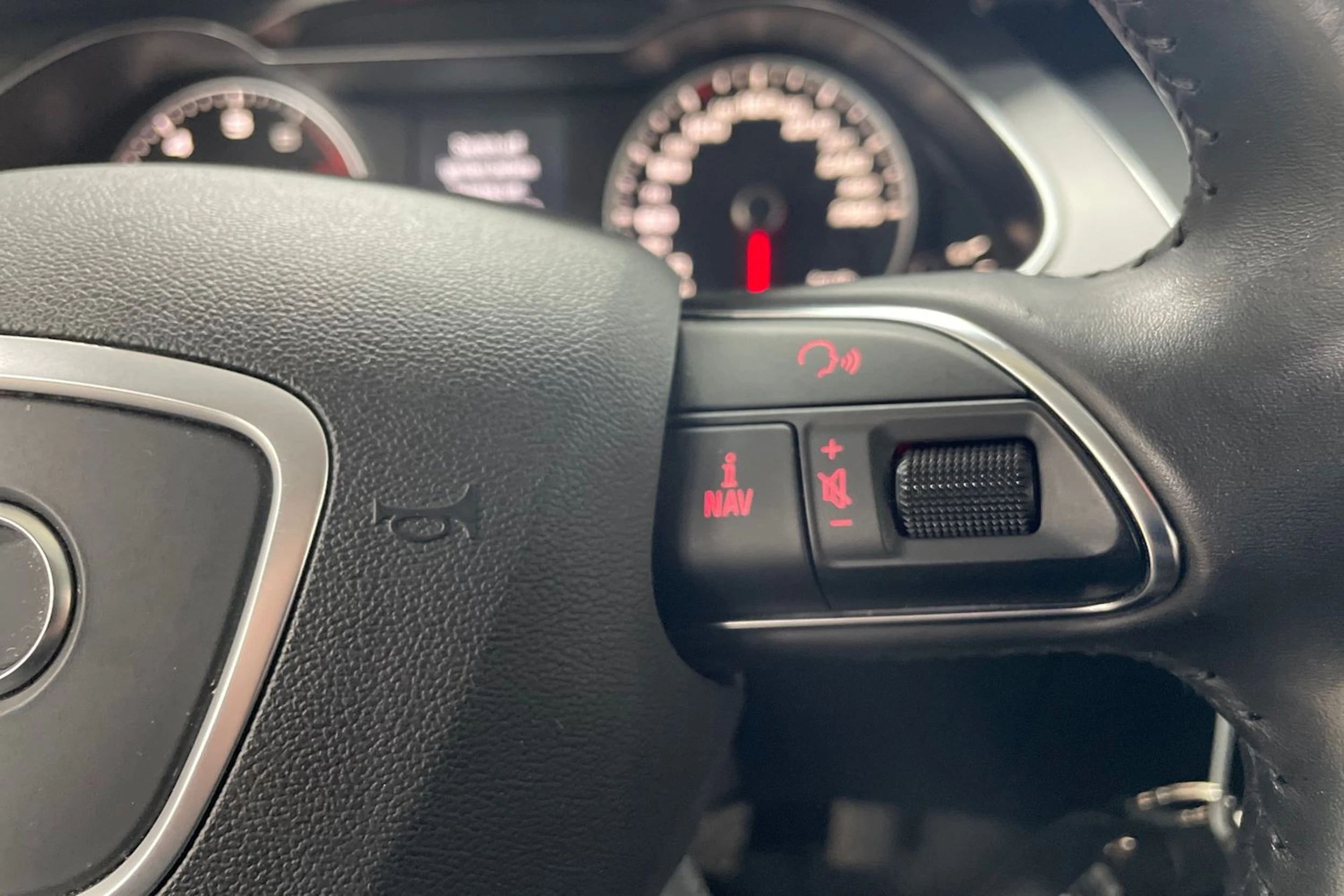 Sininen Audi A4 2013 kuva 22.