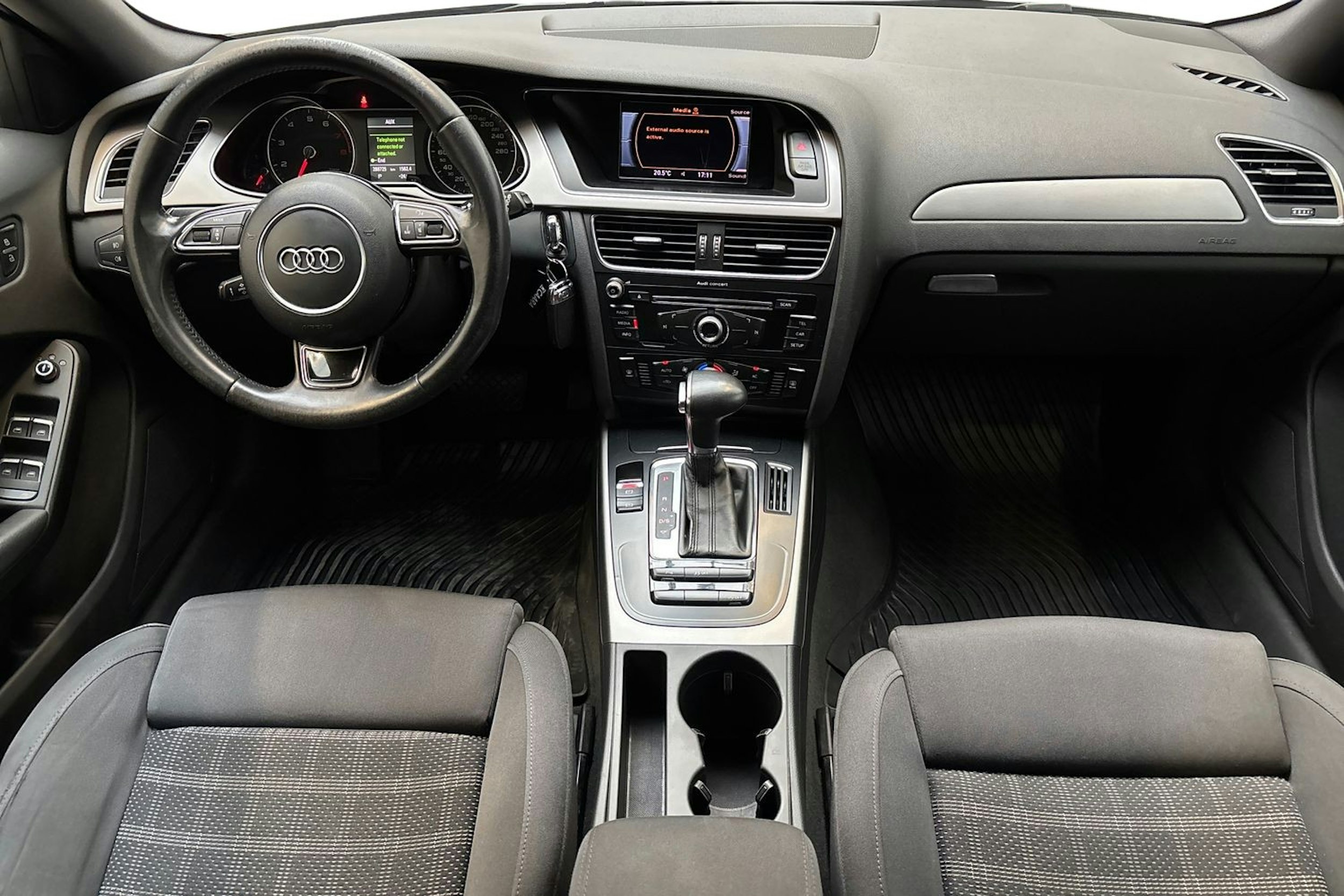 musta Audi A4 2013 kuva 9.