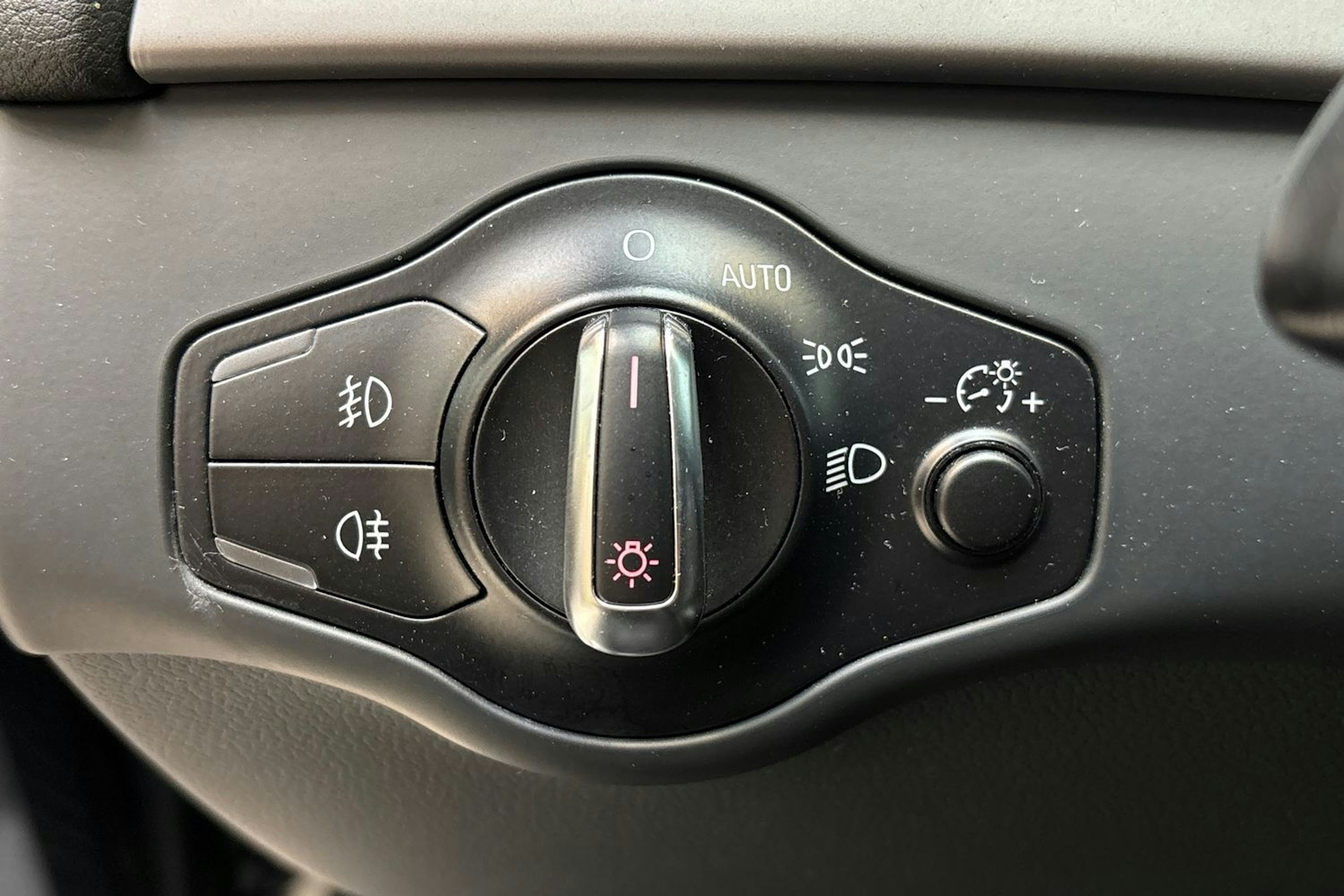musta Audi A4 2013 kuva 17.