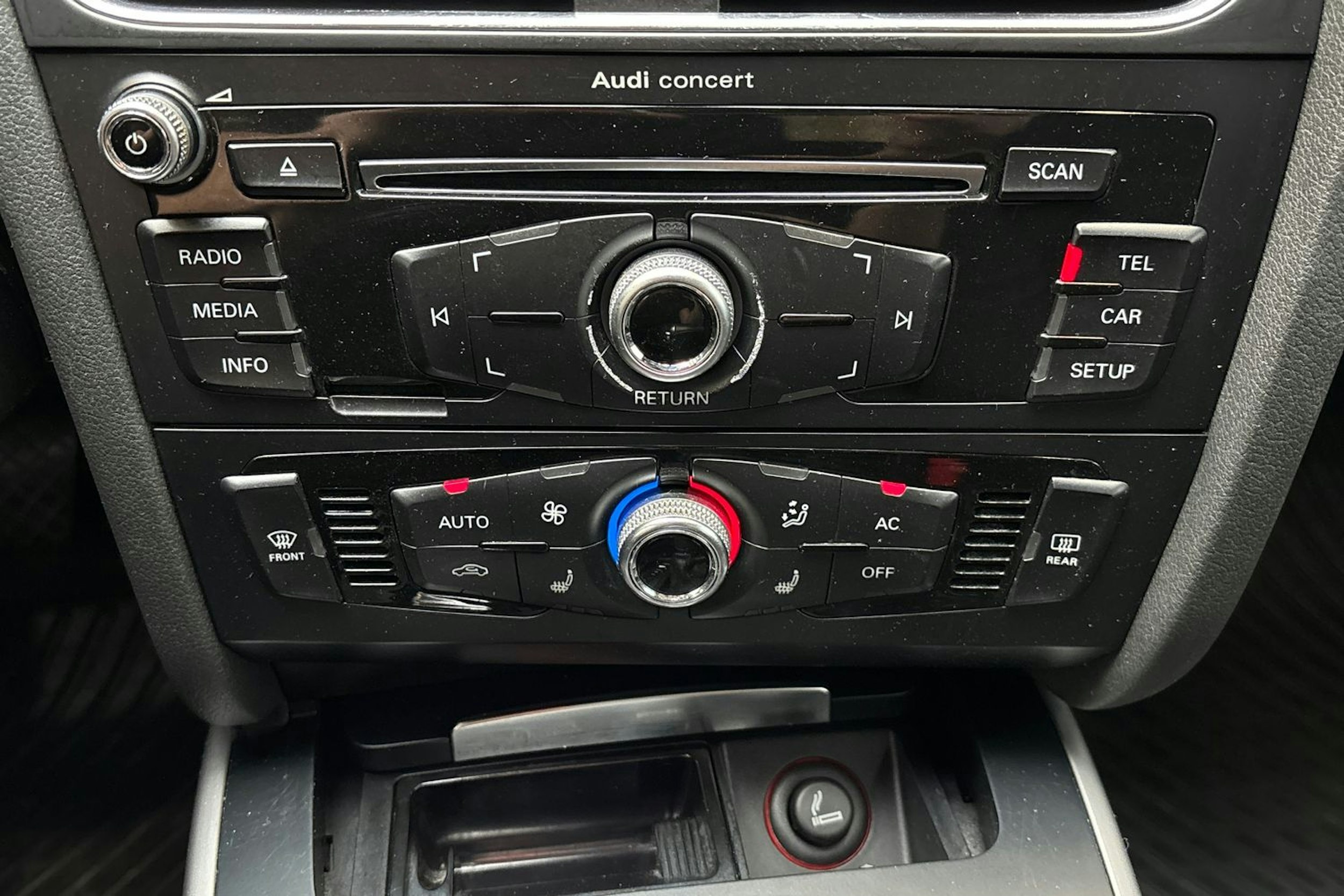 musta Audi A4 2013 kuva 26.