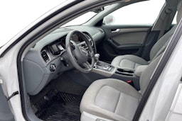 valkoinen Audi A4 2013 kuva 3.
