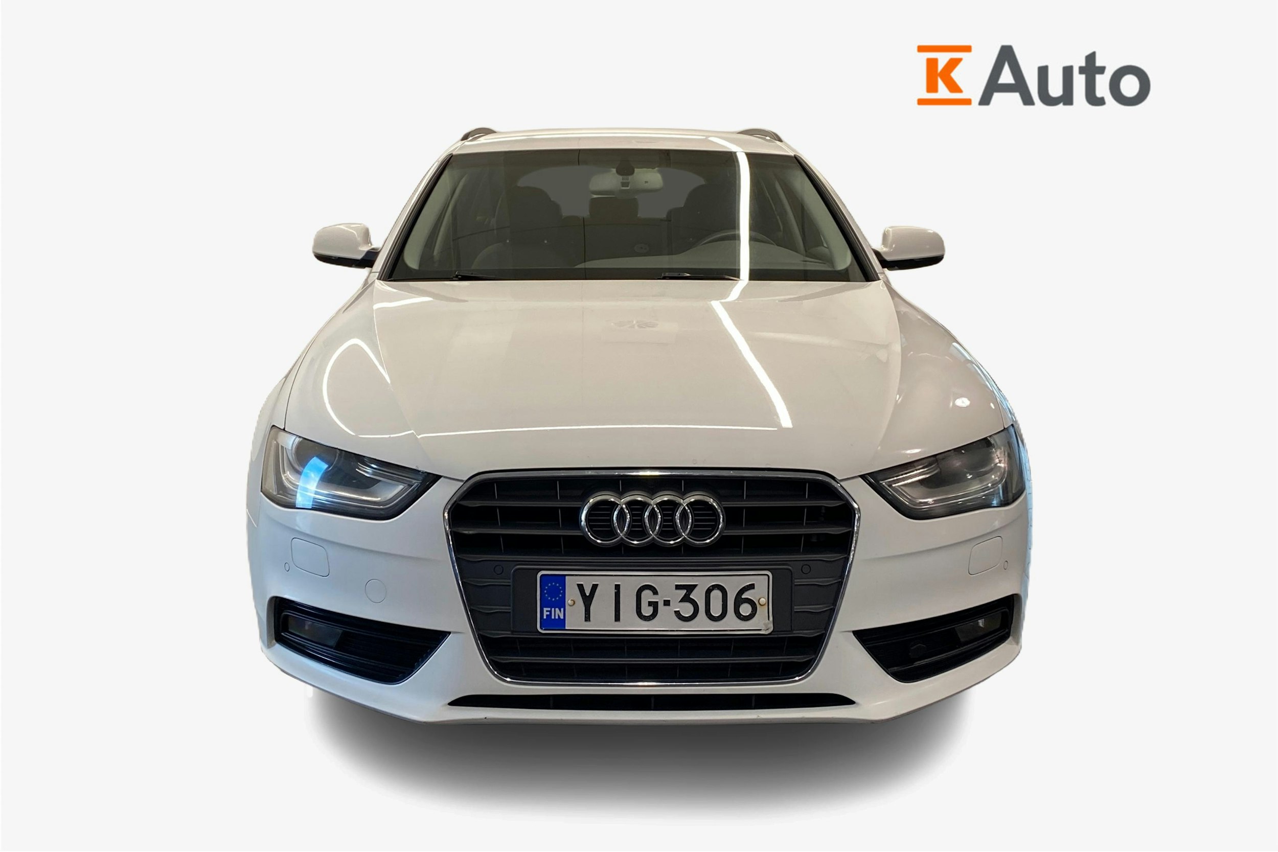 valkoinen Audi A4 2013 kuva 5.