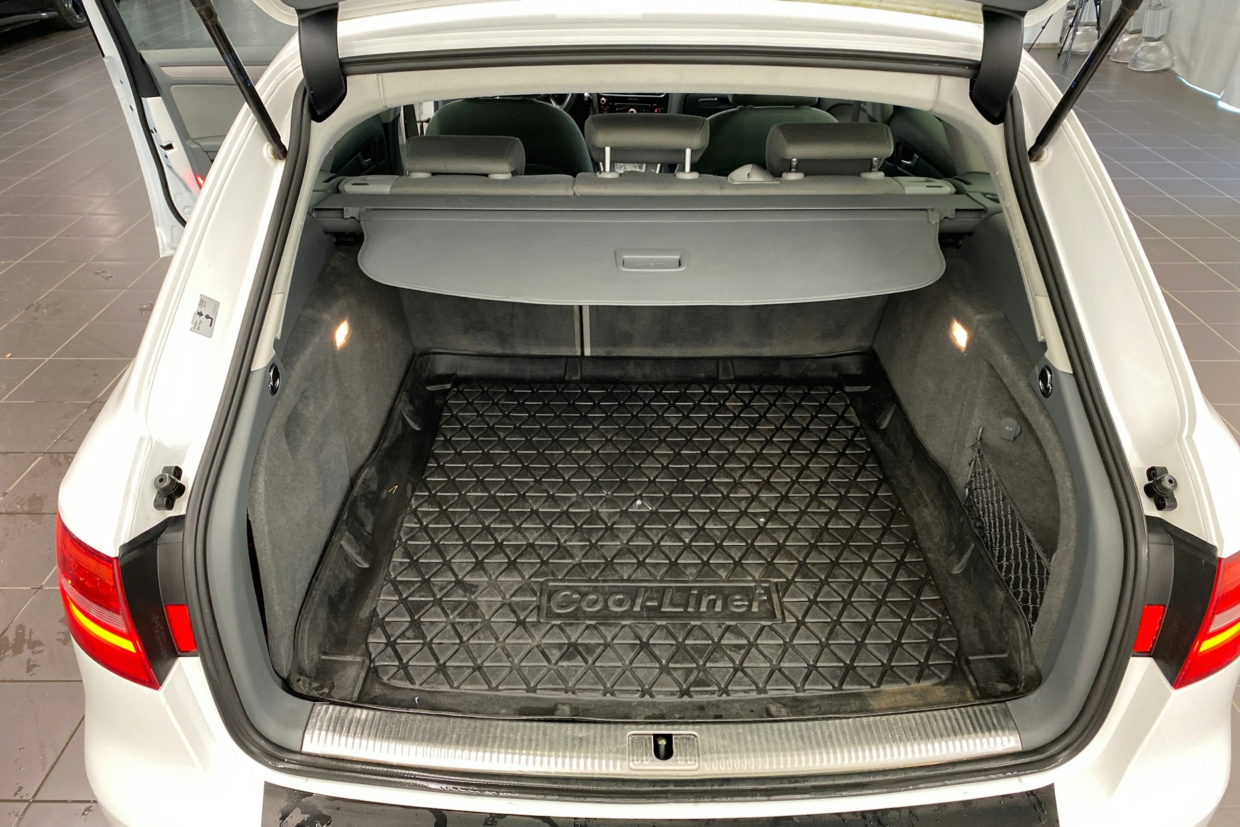 valkoinen Audi A4 2013 kuva 14.
