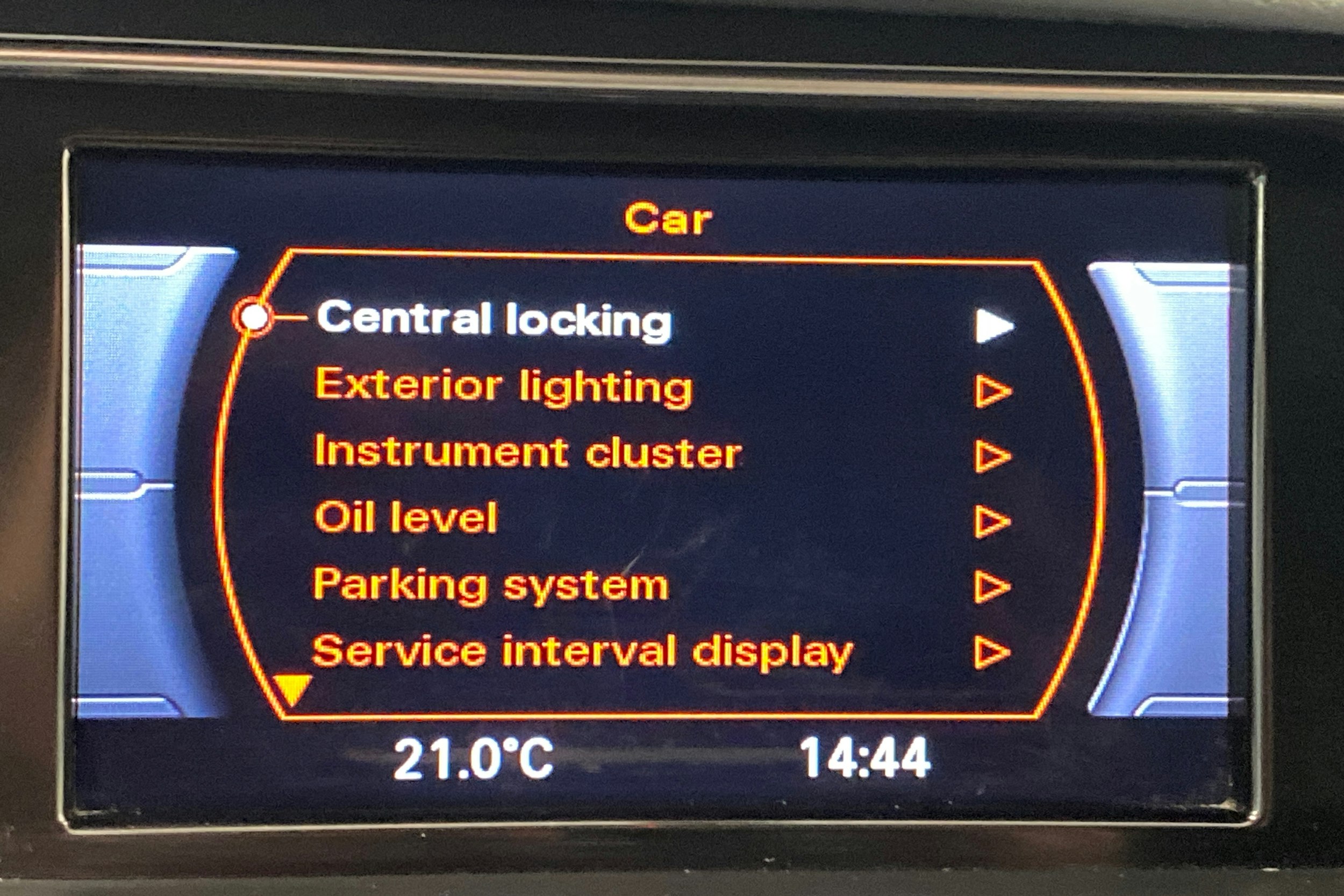 valkoinen Audi A4 2013 kuva 20.
