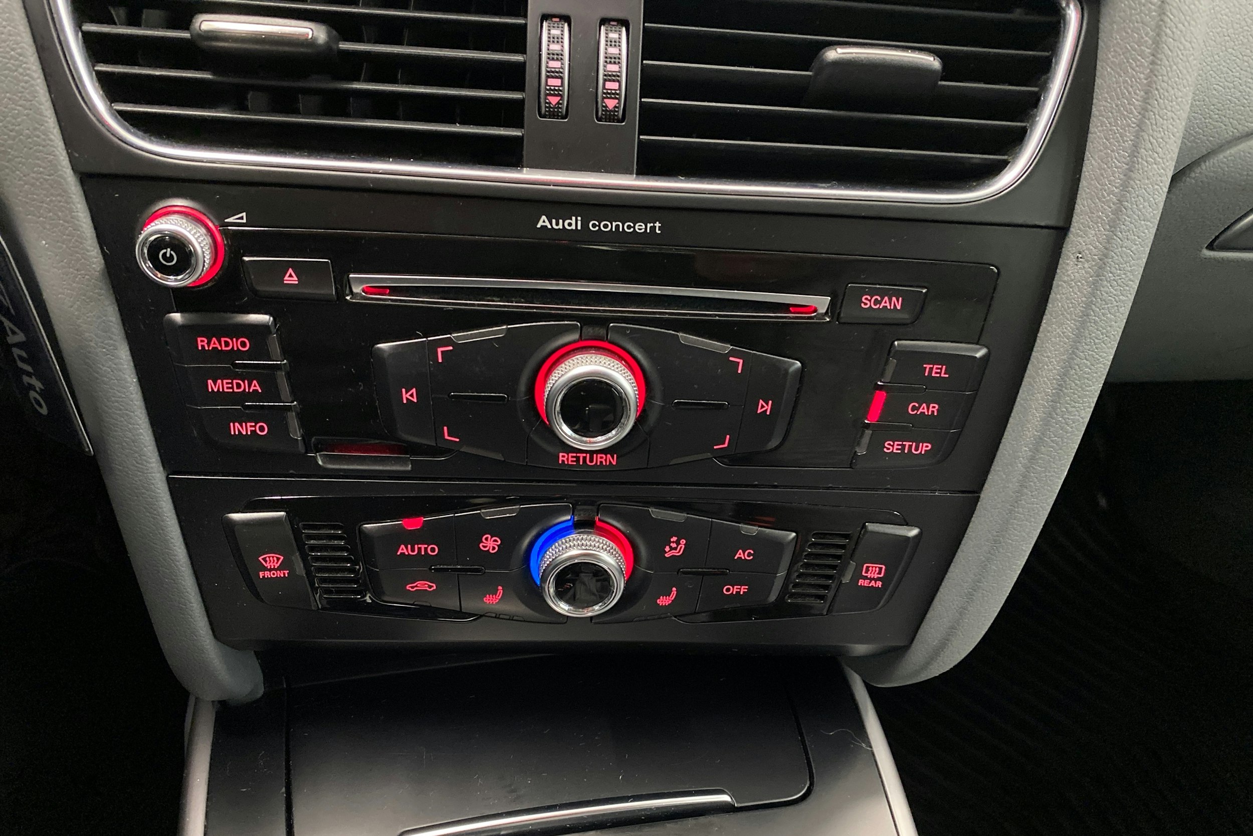 valkoinen Audi A4 2013 kuva 22.