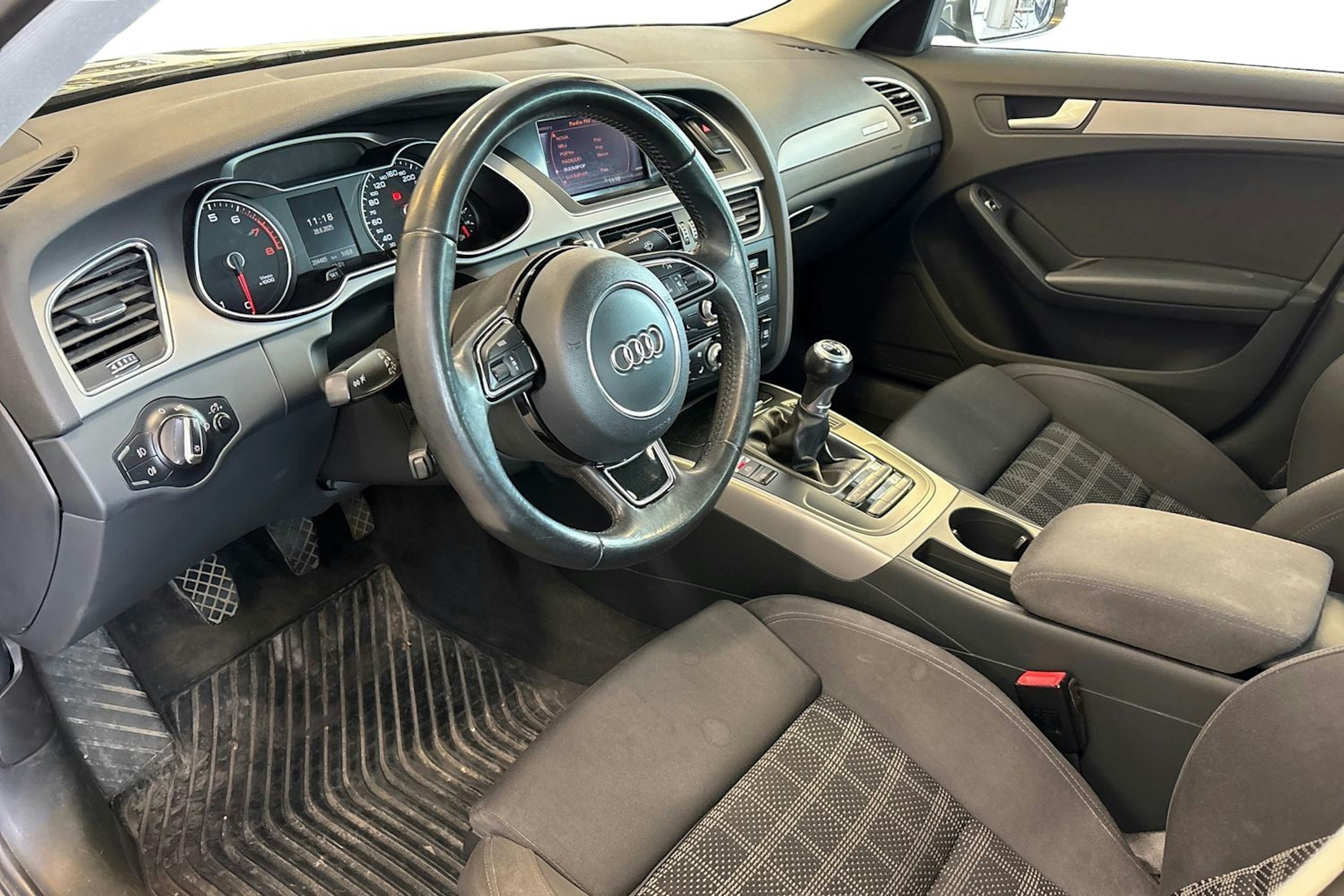harmaa Audi A4 2013 kuva 3.