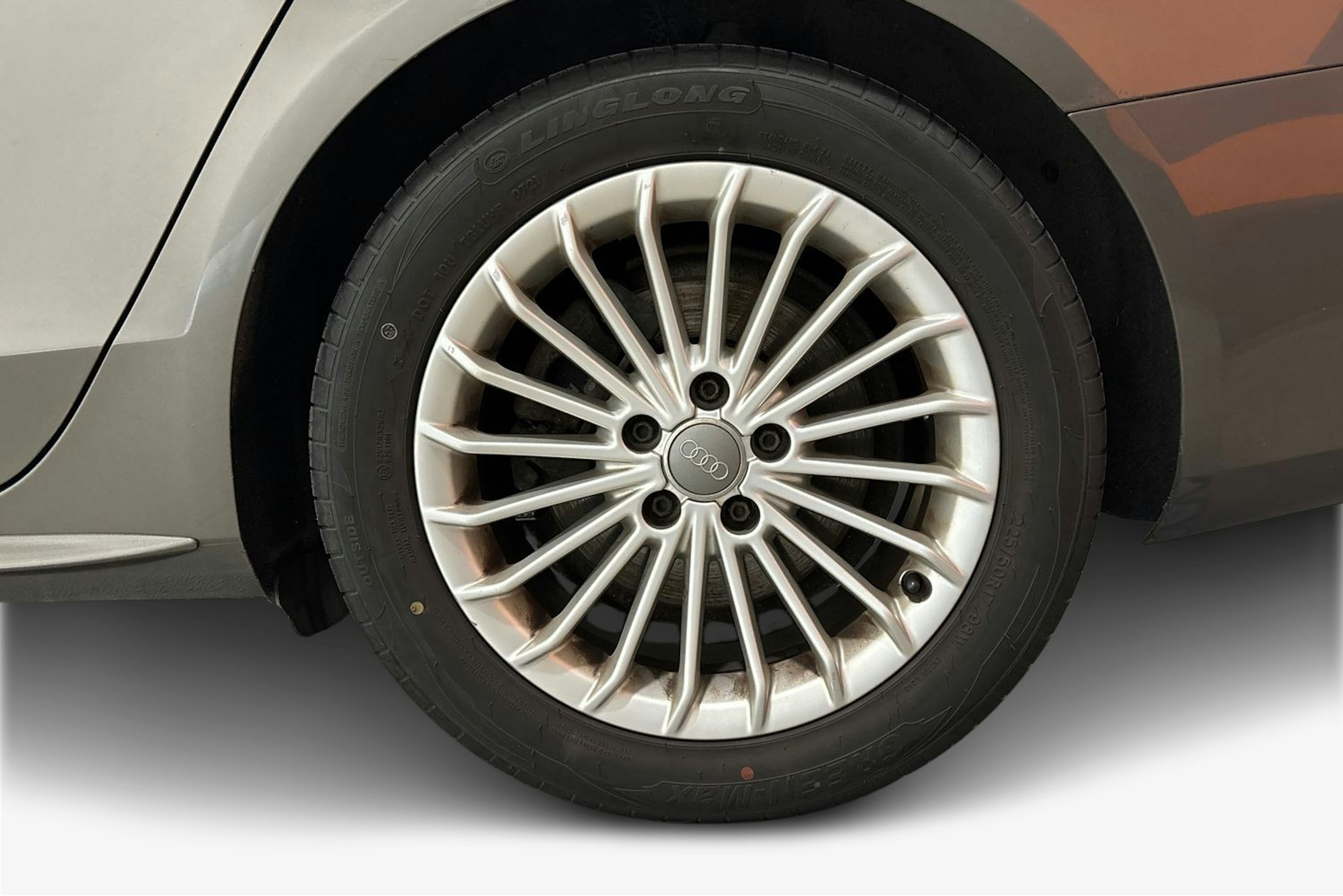 harmaa Audi A4 2013 kuva 11.