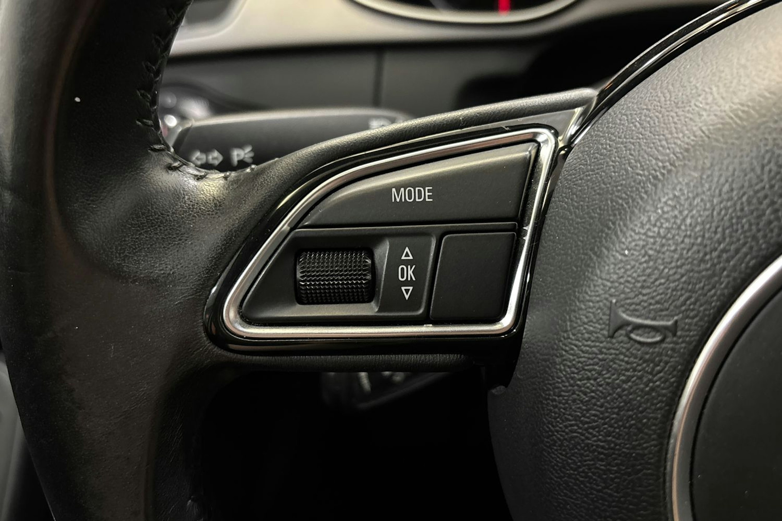 harmaa Audi A4 2013 kuva 15.
