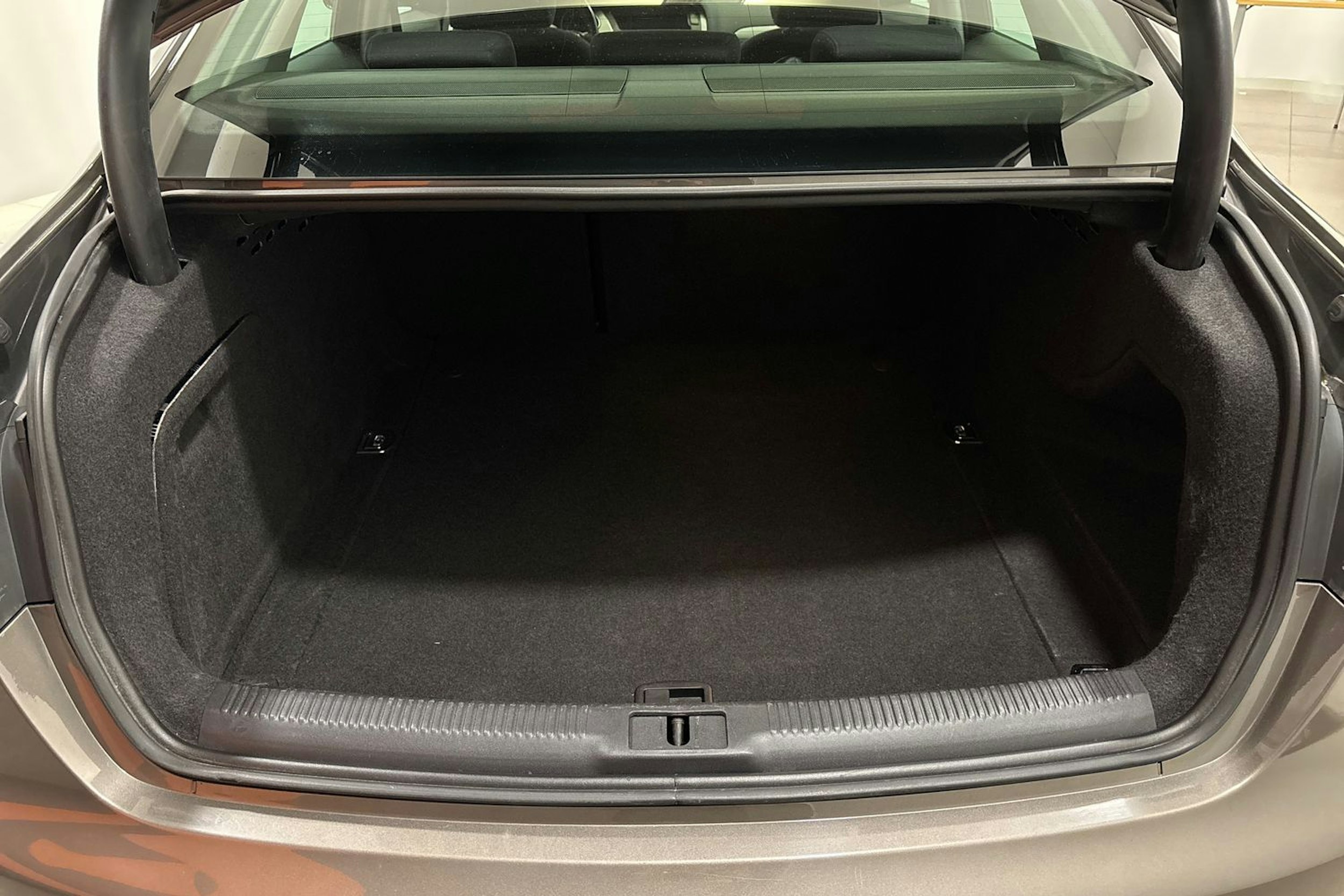 harmaa Audi A4 2013 kuva 17.