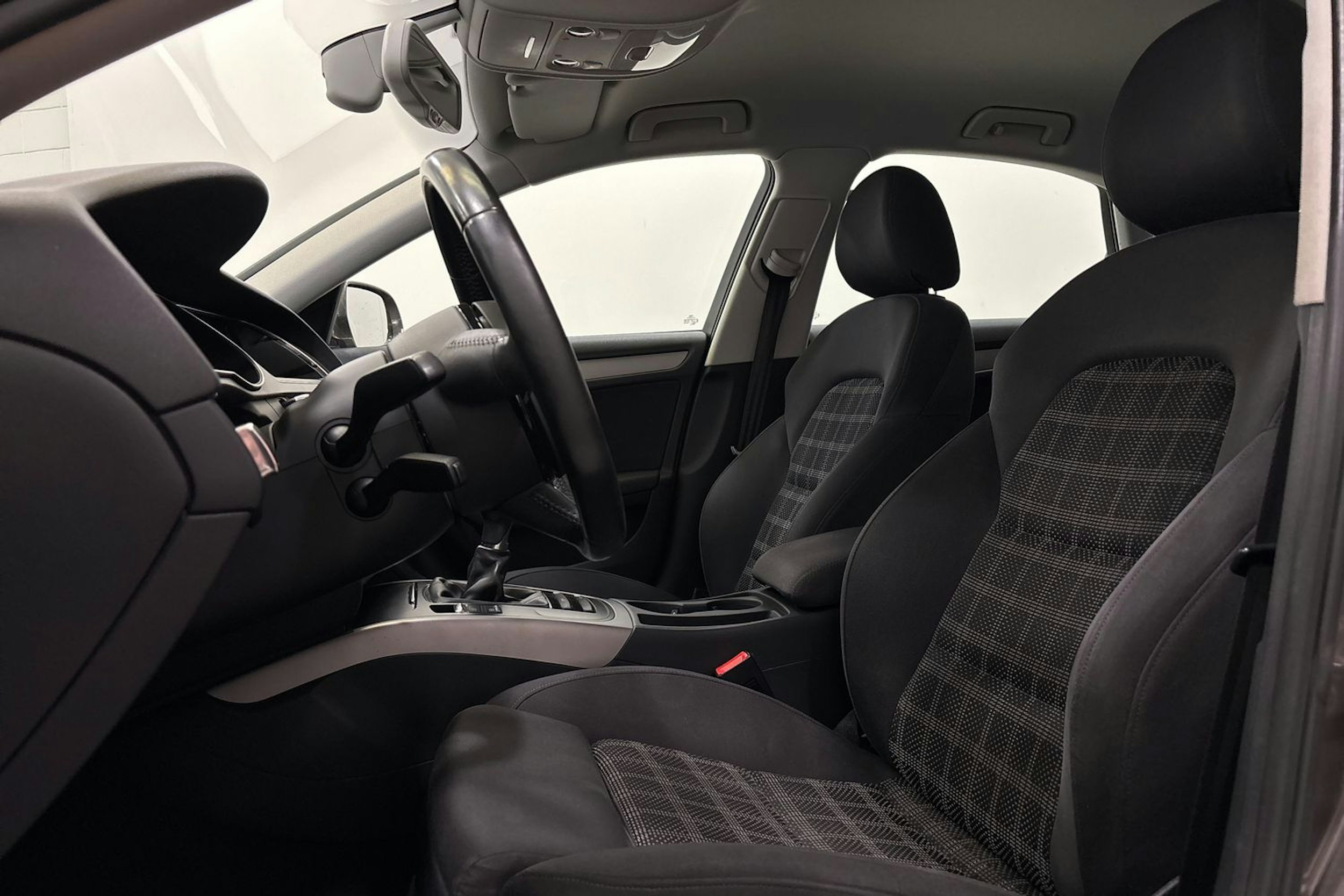 harmaa Audi A4 2013 kuva 18.