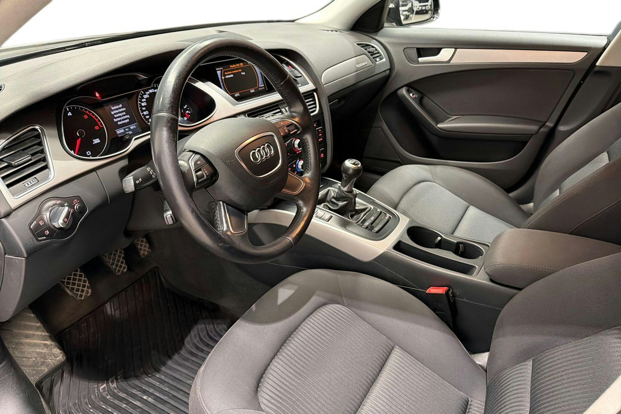 musta Audi A4 2013 kuva 8.