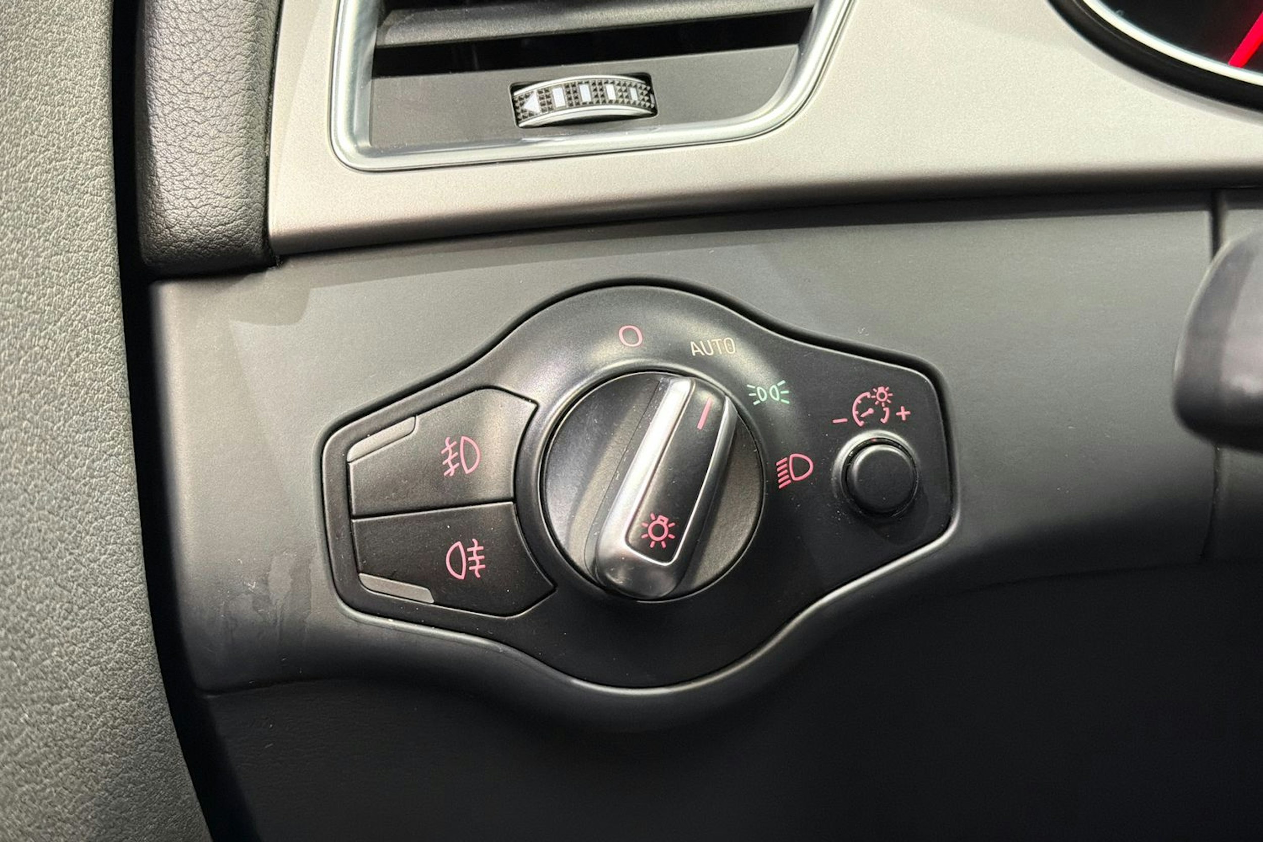 musta Audi A4 2013 kuva 17.