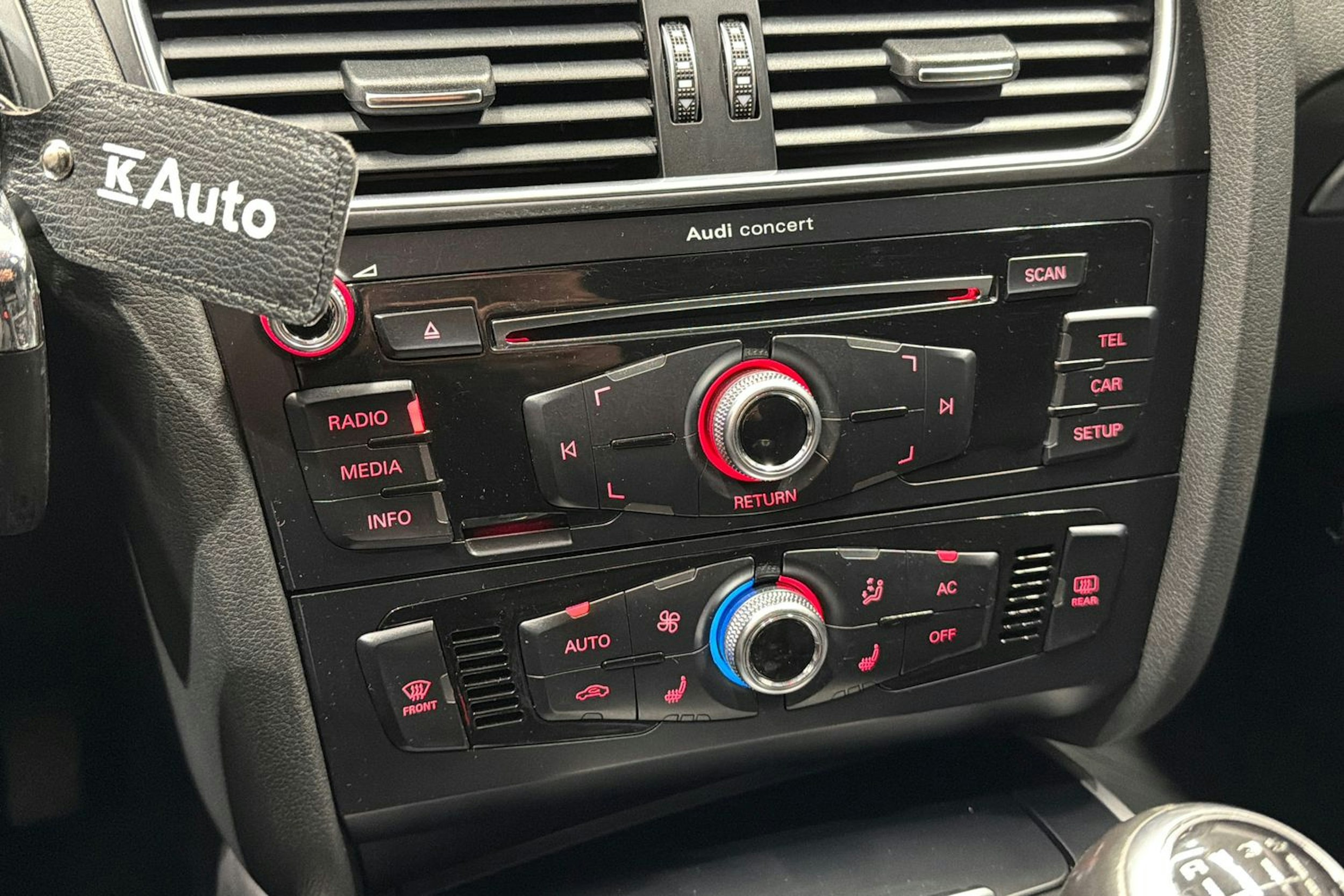 musta Audi A4 2013 kuva 24.