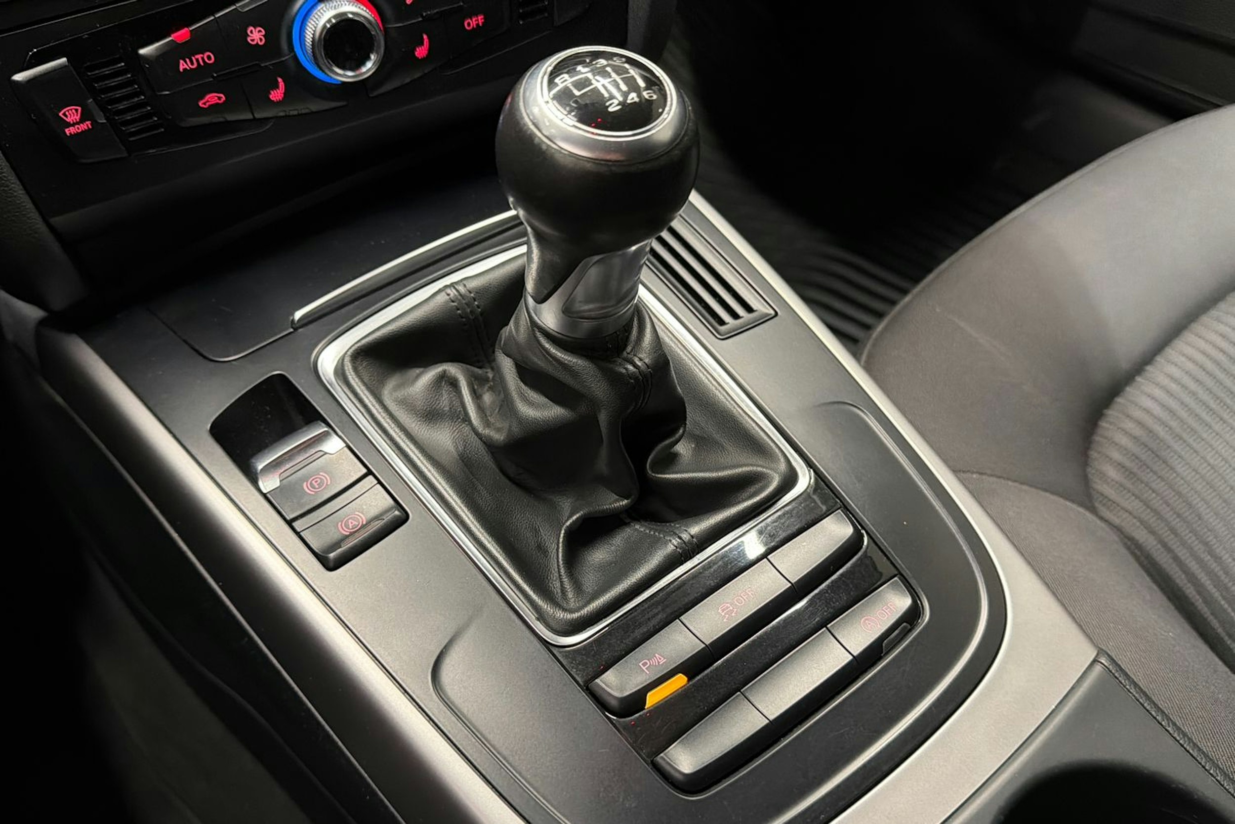 musta Audi A4 2013 kuva 25.