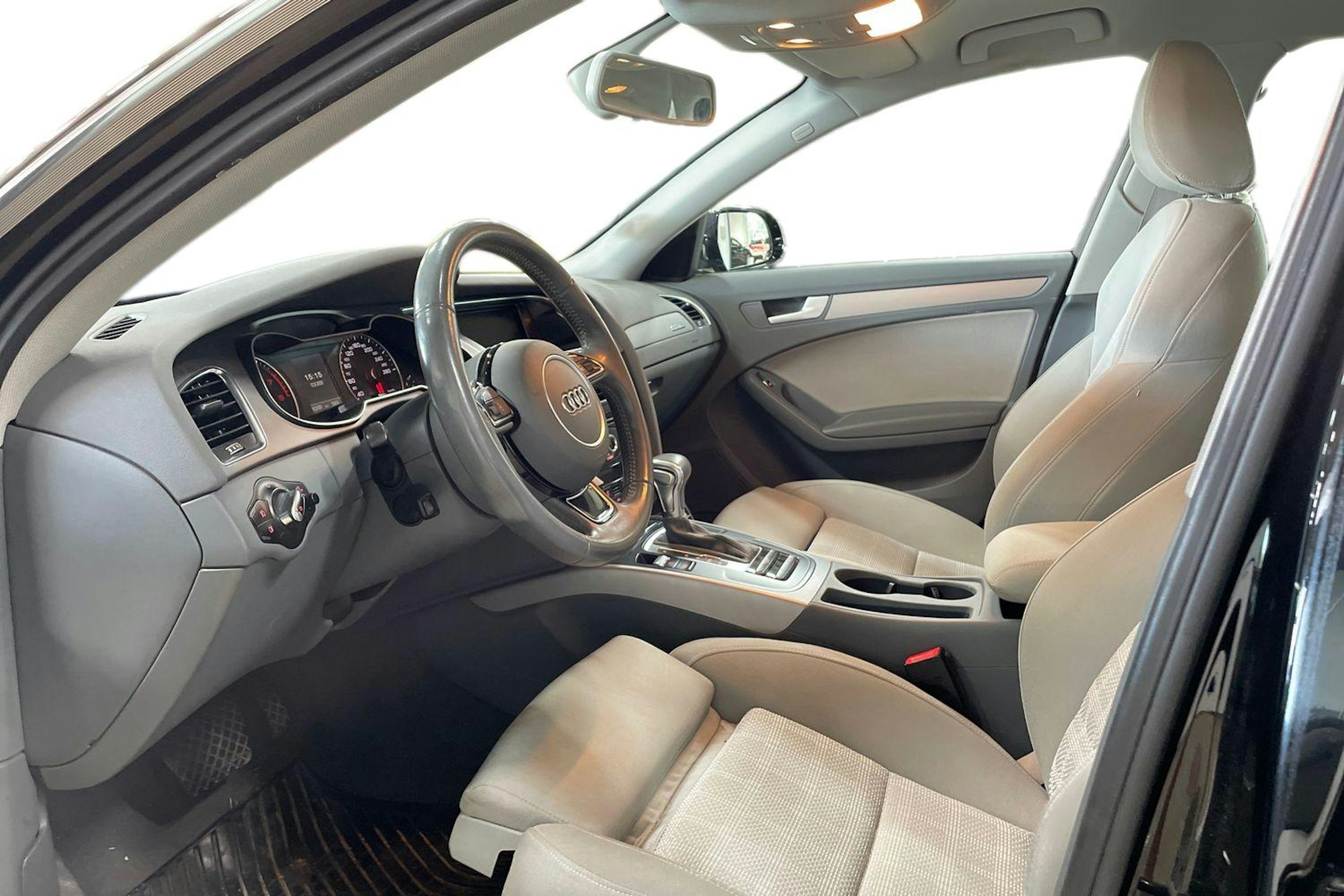 musta Audi A4 2014 kuva 7.