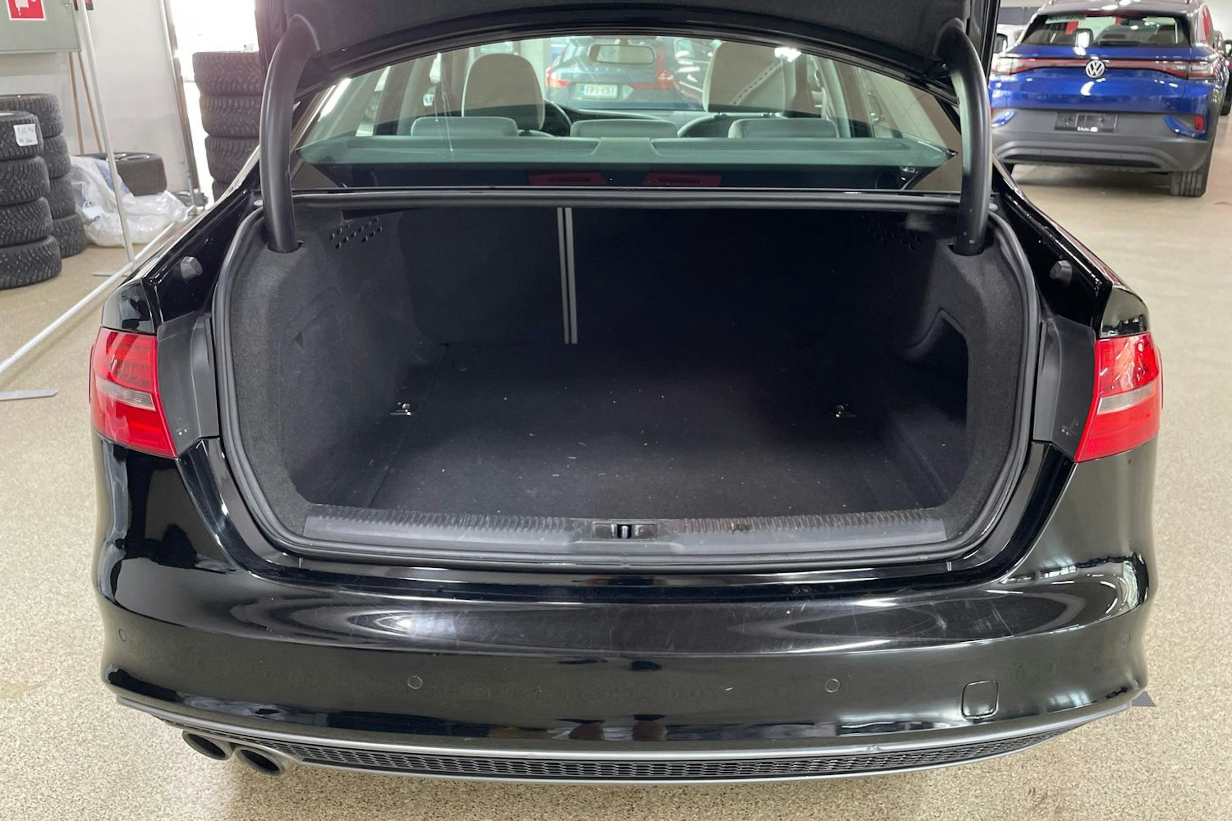 musta Audi A4 2014 kuva 19.