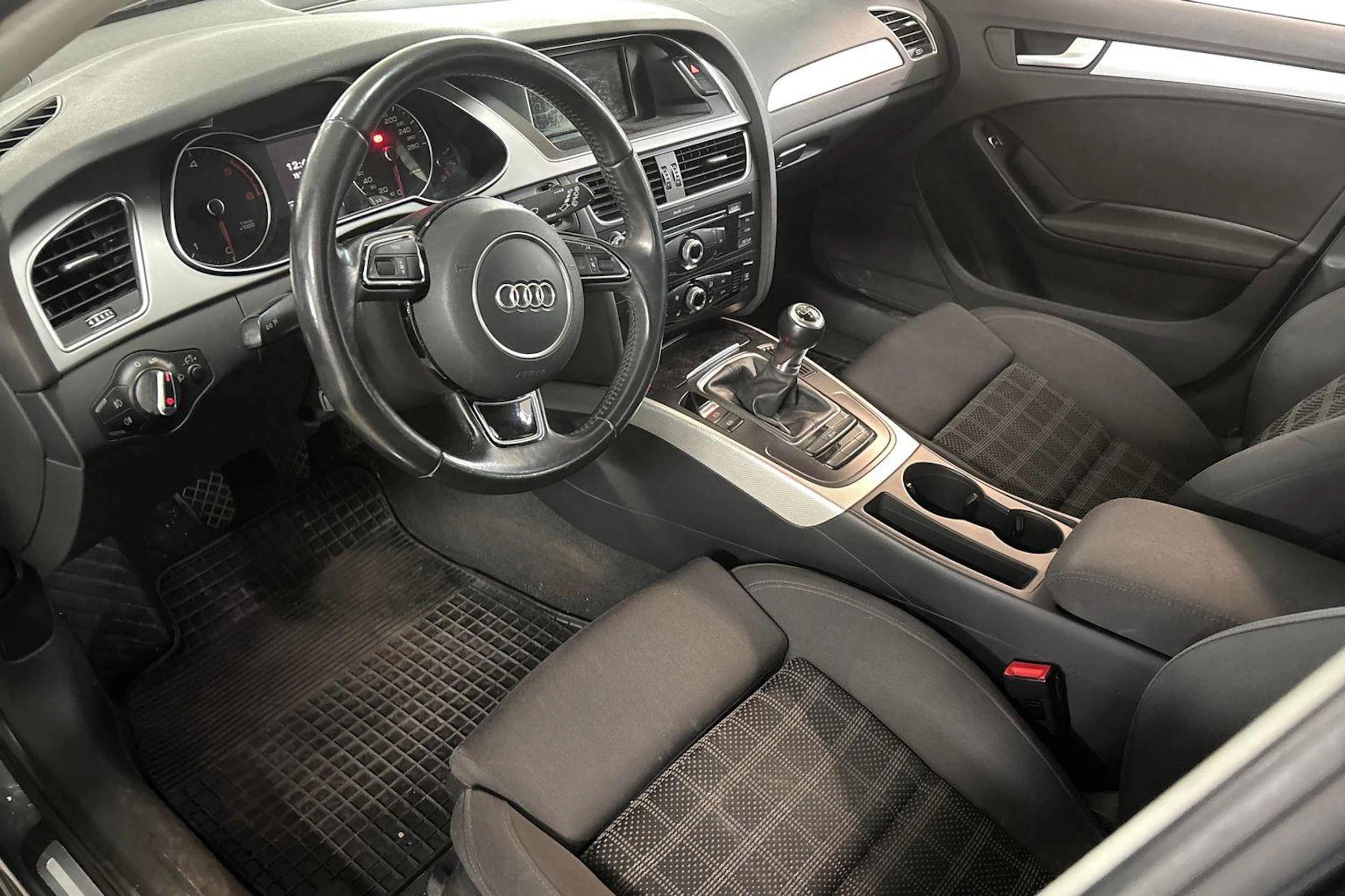 Hopea Audi A4 2014 kuva 3.
