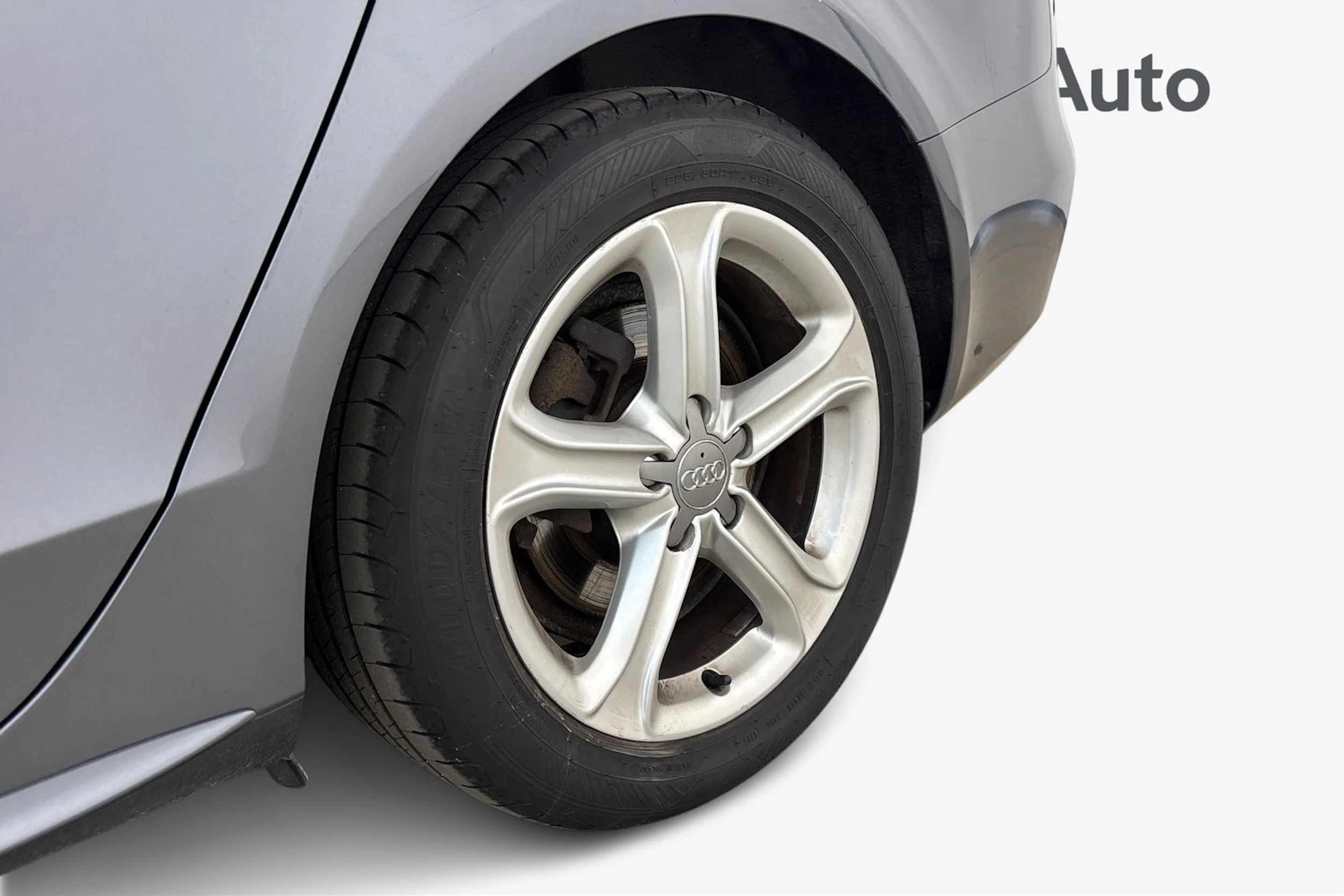 Hopea Audi A4 2014 kuva 9.