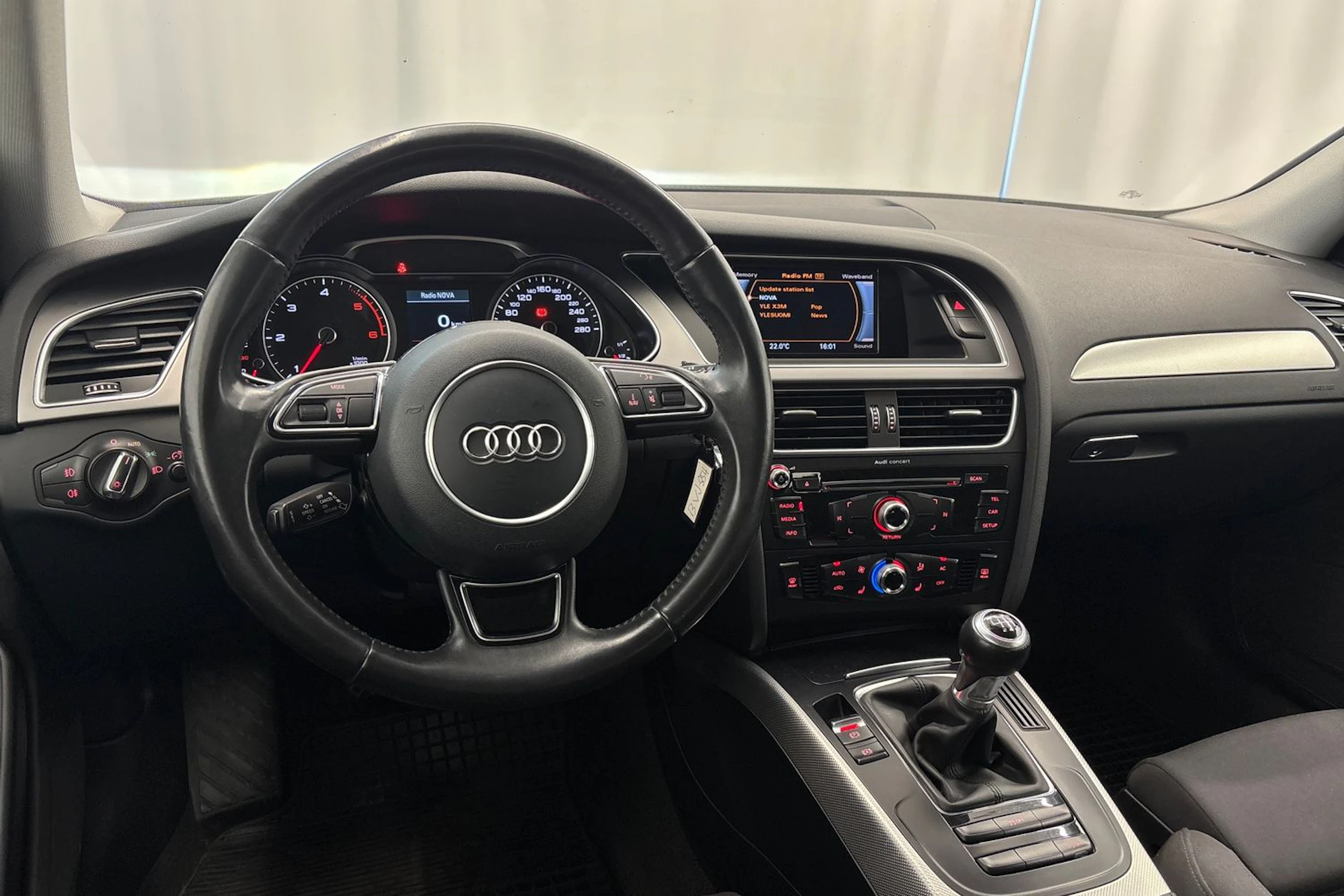 Hopea Audi A4 2014 kuva 15.