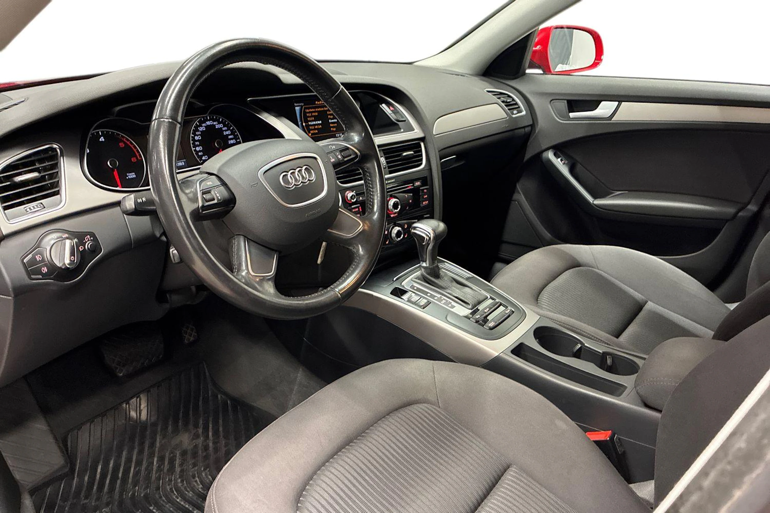 punainen Audi A4 2015 kuva 8.