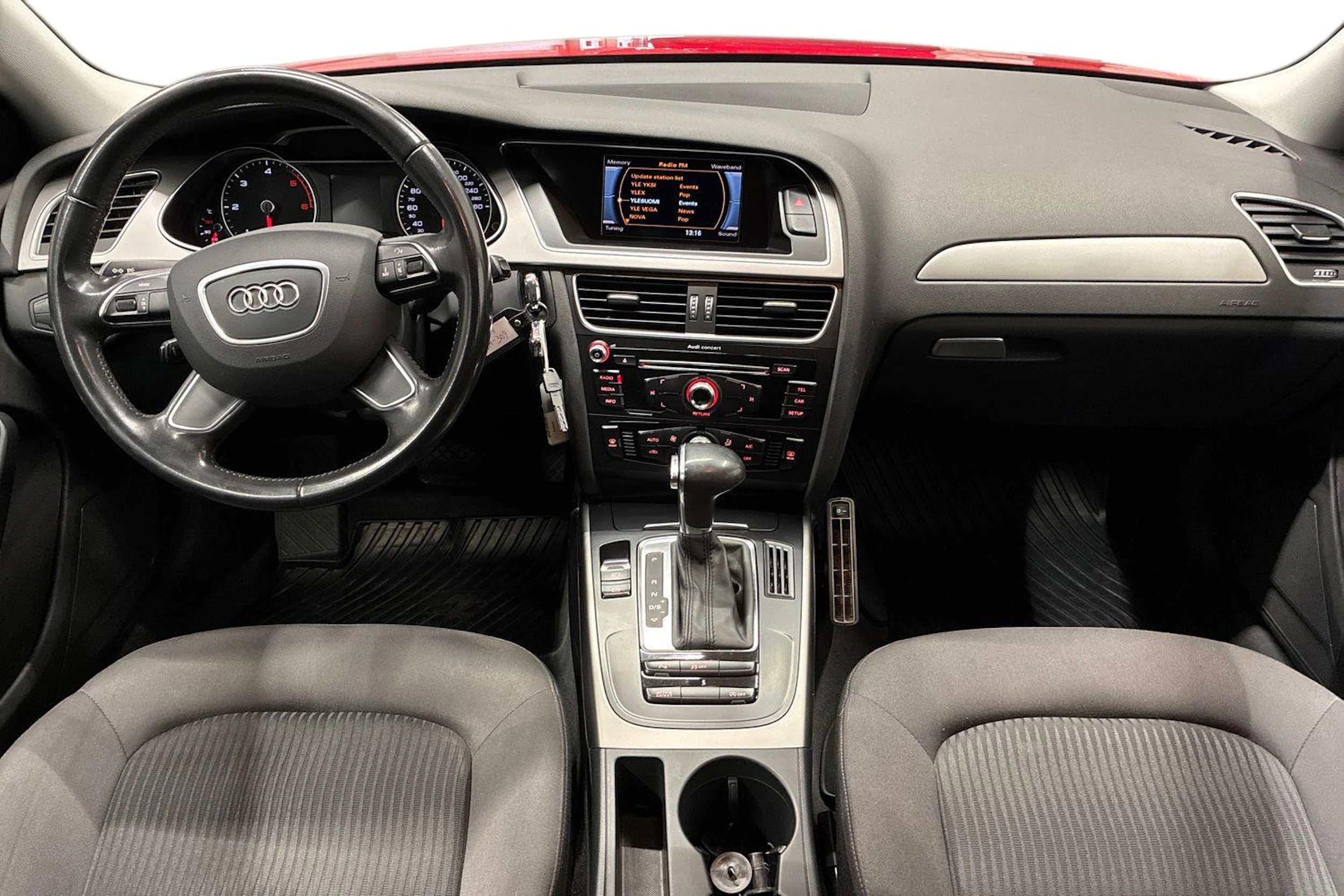 punainen Audi A4 2015 kuva 9.