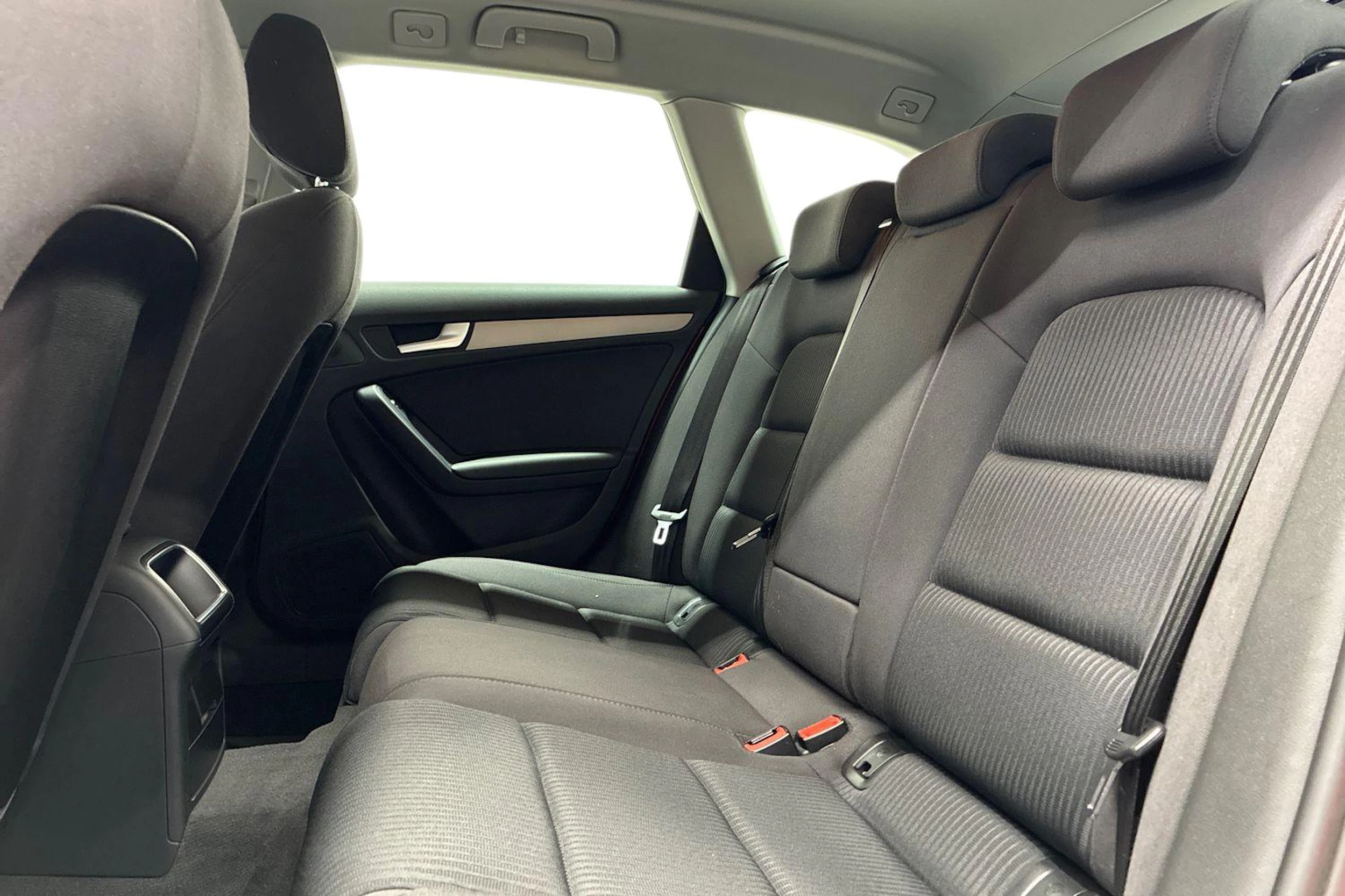 punainen Audi A4 2015 kuva 11.