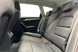 punainen Audi A4 2015 kuva 11.