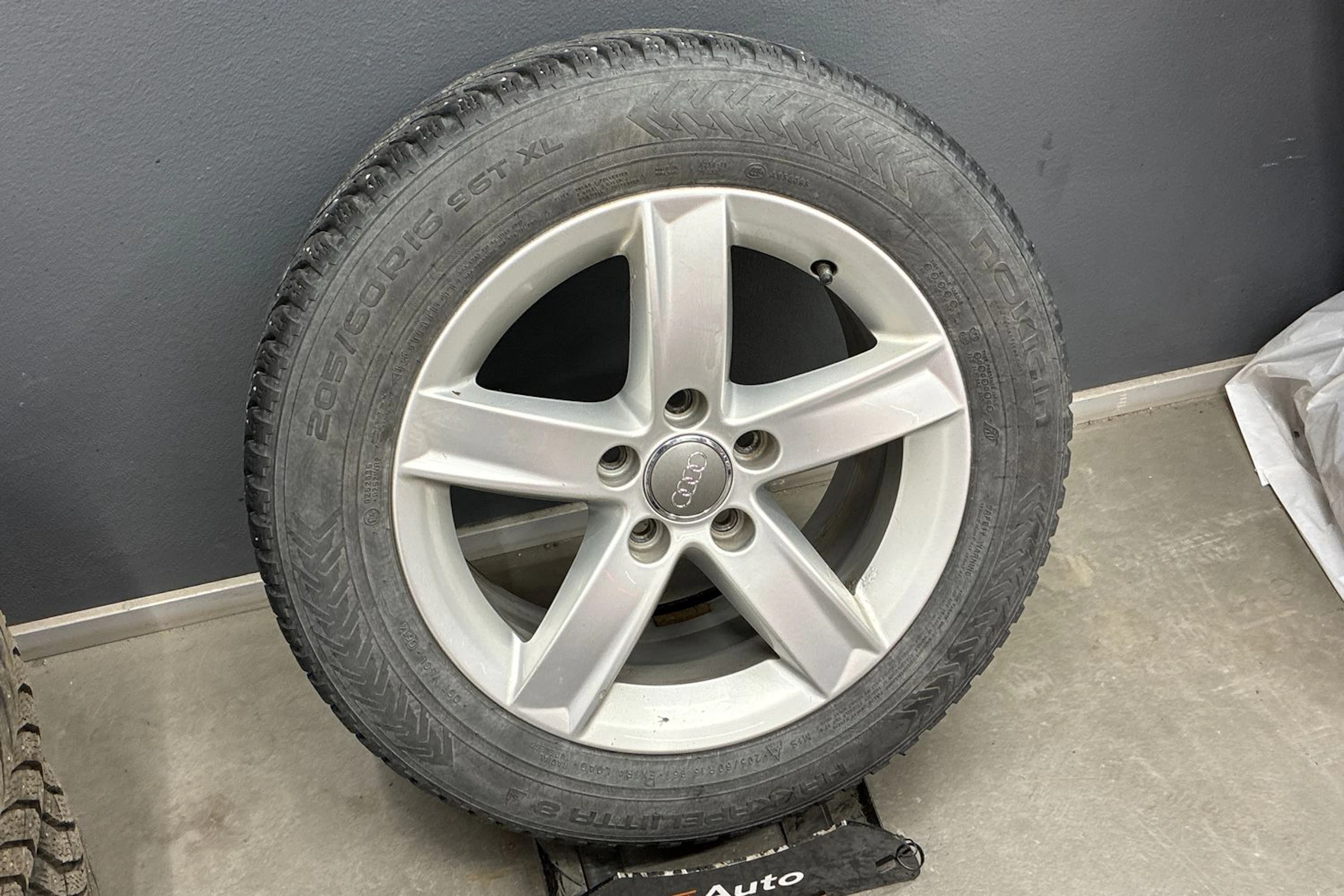 punainen Audi A4 2015 kuva 13.