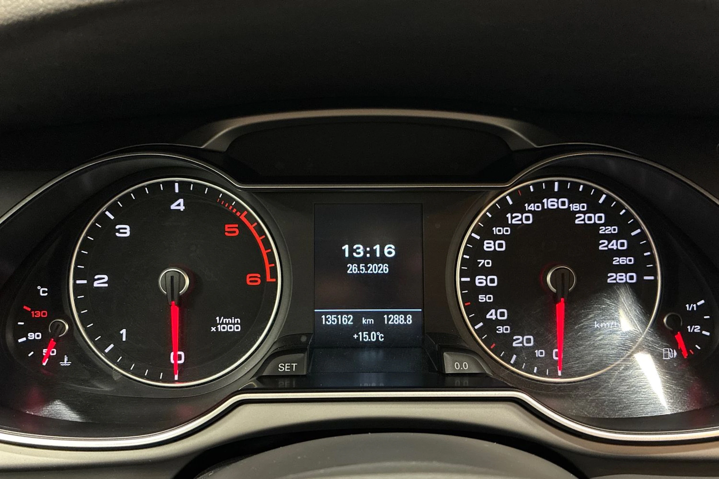 punainen Audi A4 2015 kuva 16.