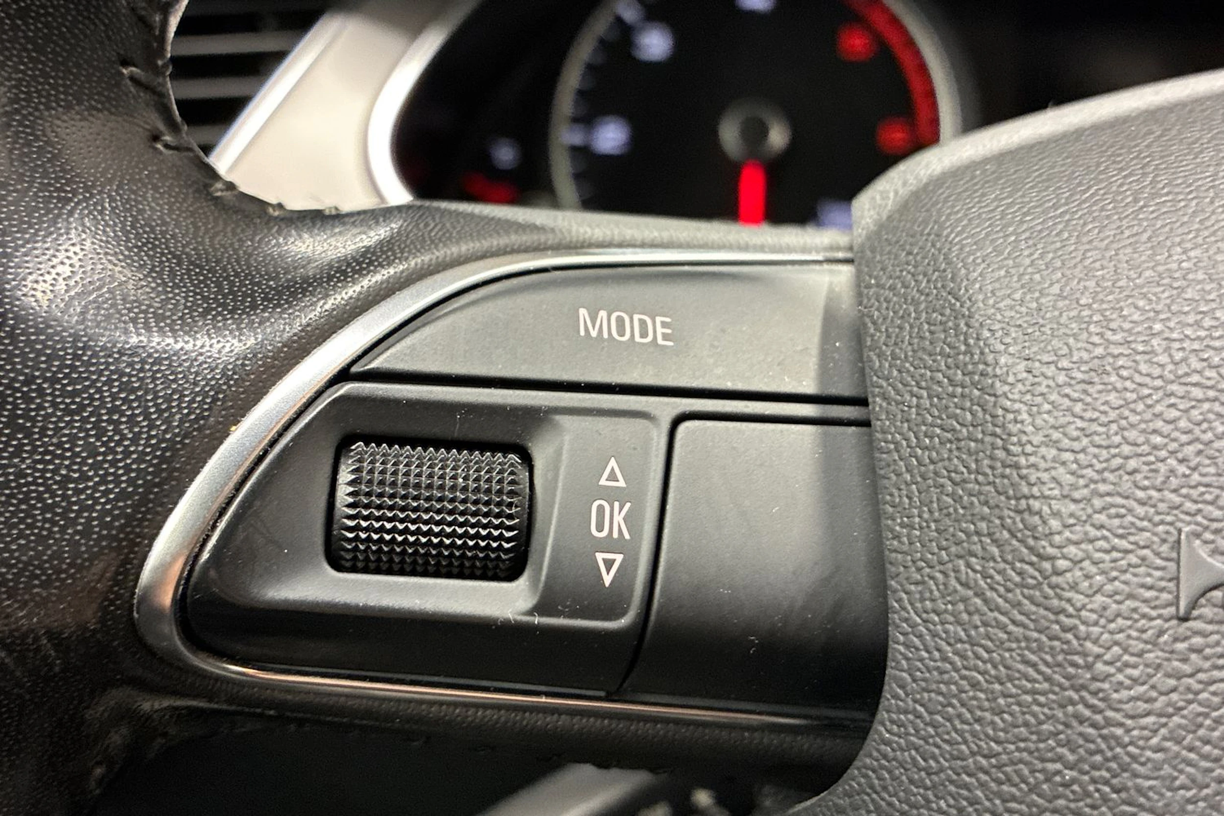 punainen Audi A4 2015 kuva 17.