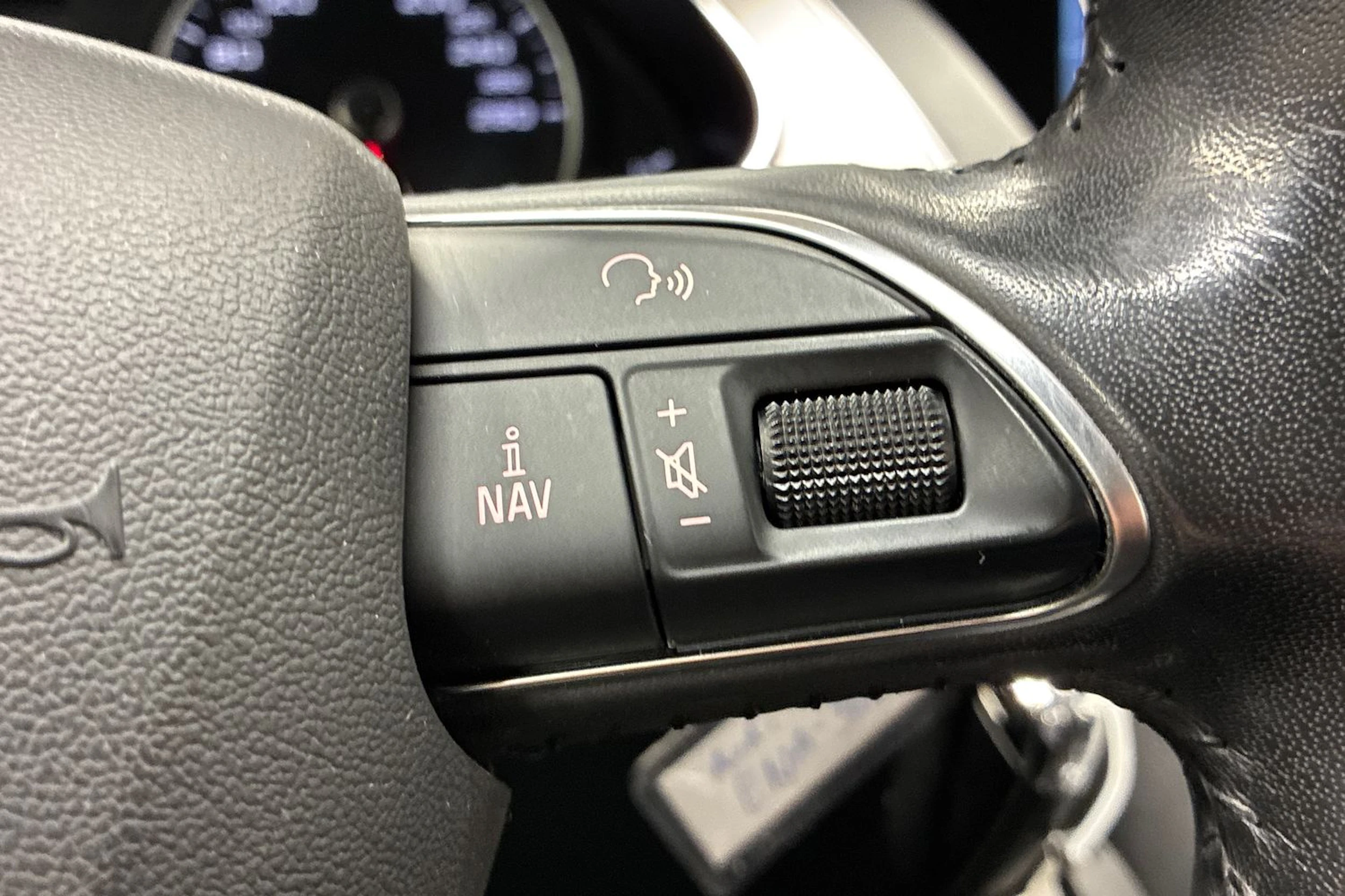 punainen Audi A4 2015 kuva 18.