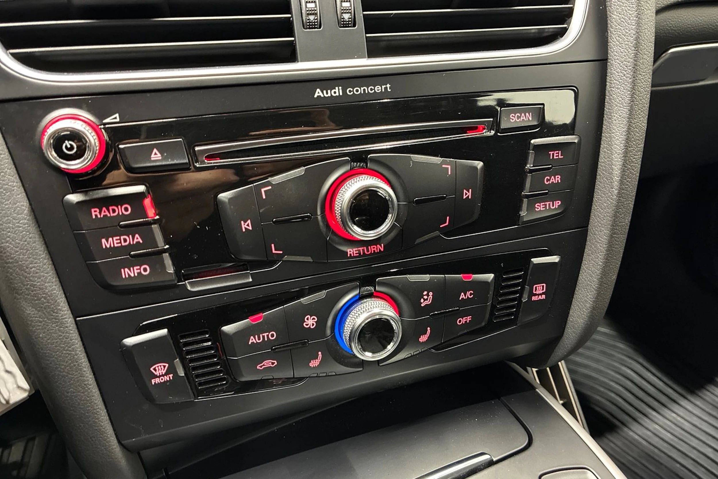 punainen Audi A4 2015 kuva 23.