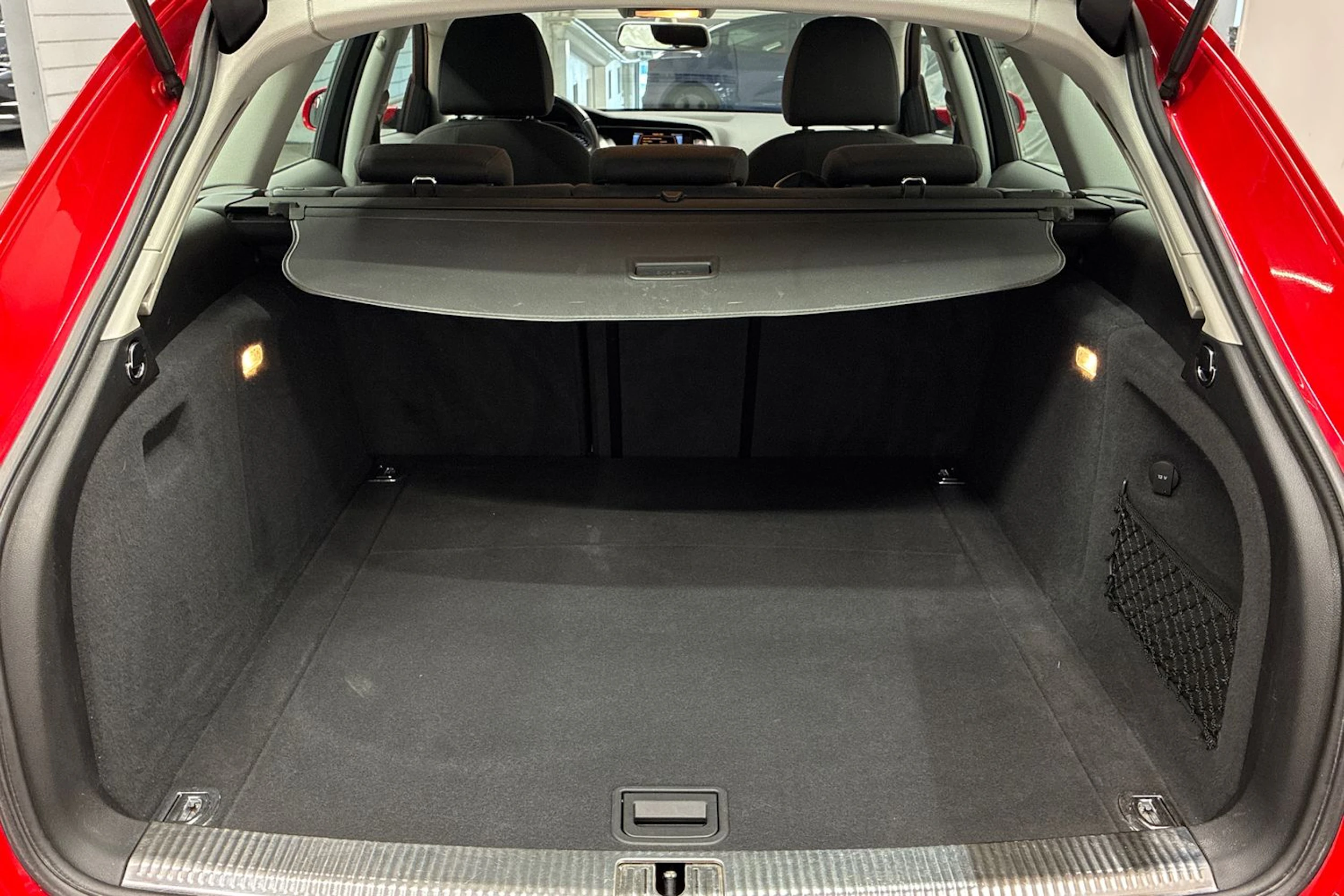 punainen Audi A4 2015 kuva 24.