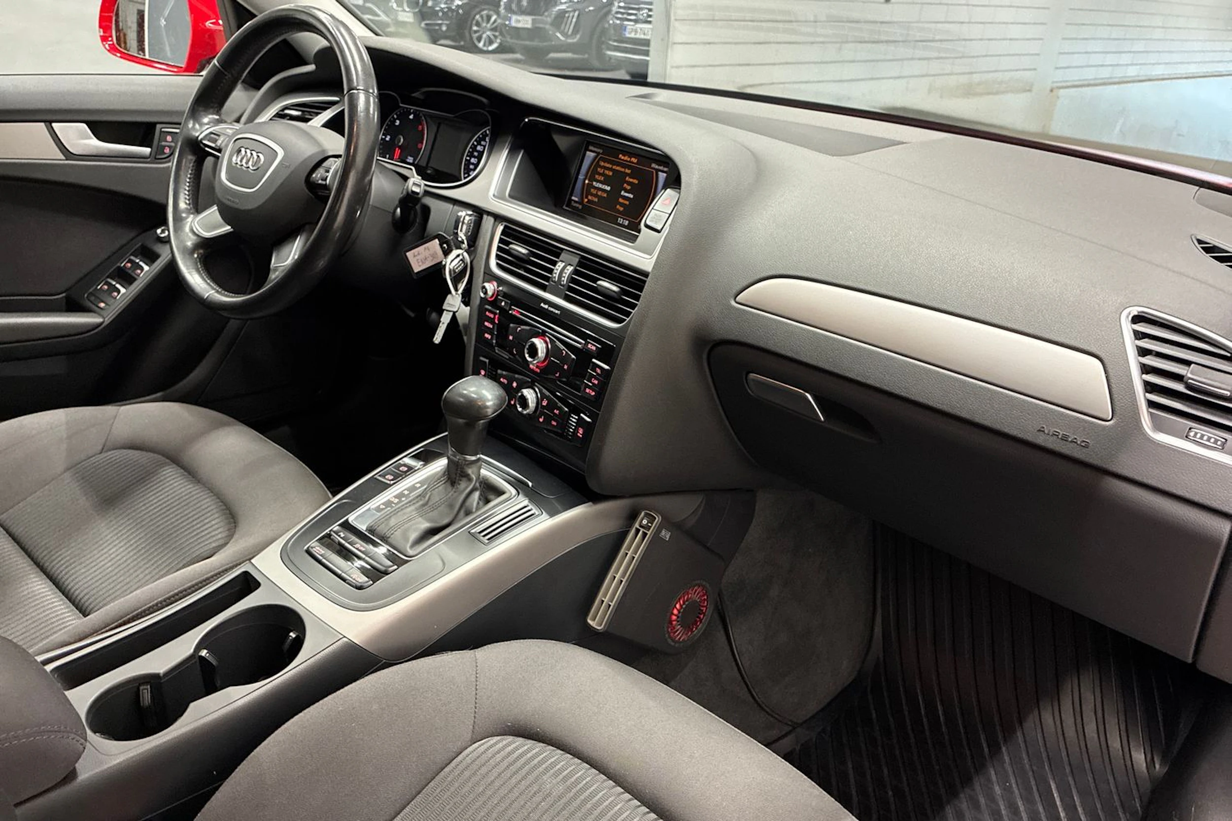 punainen Audi A4 2015 kuva 26.