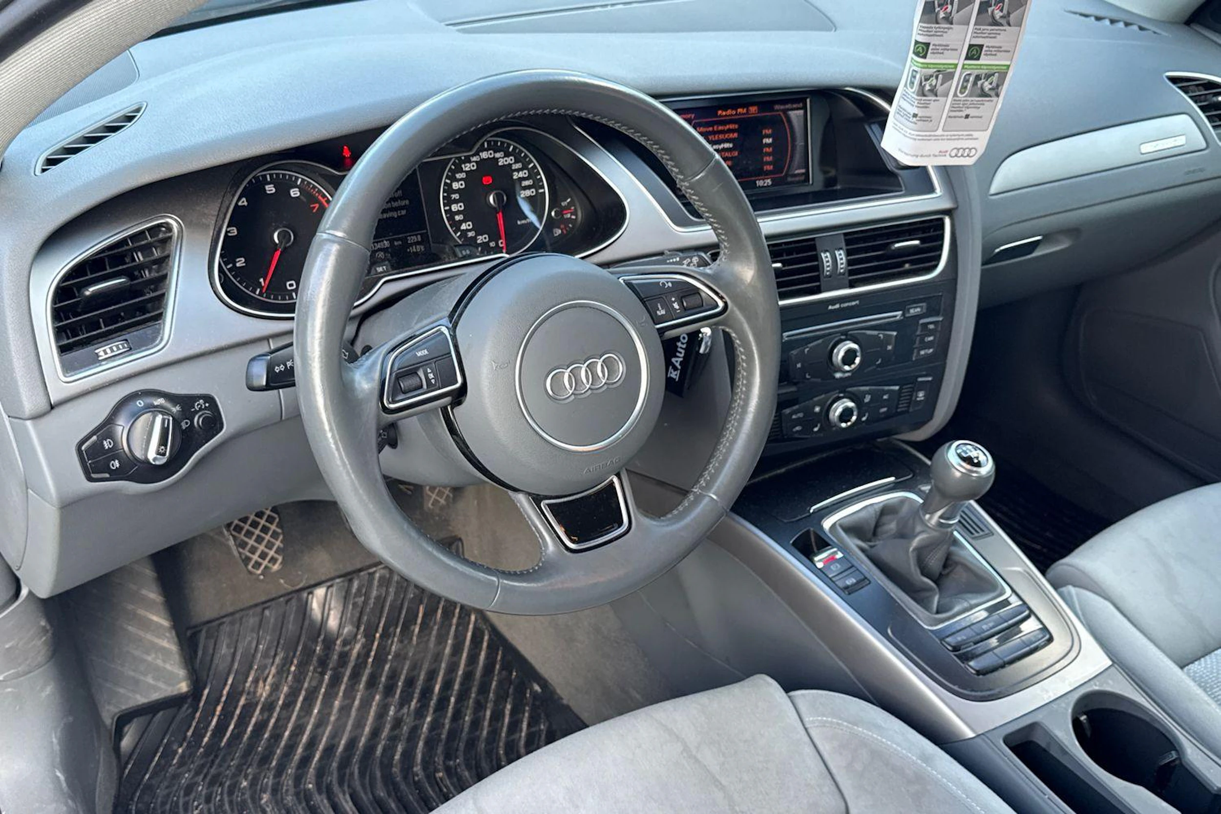 musta Audi A4 2014 kuva 3.