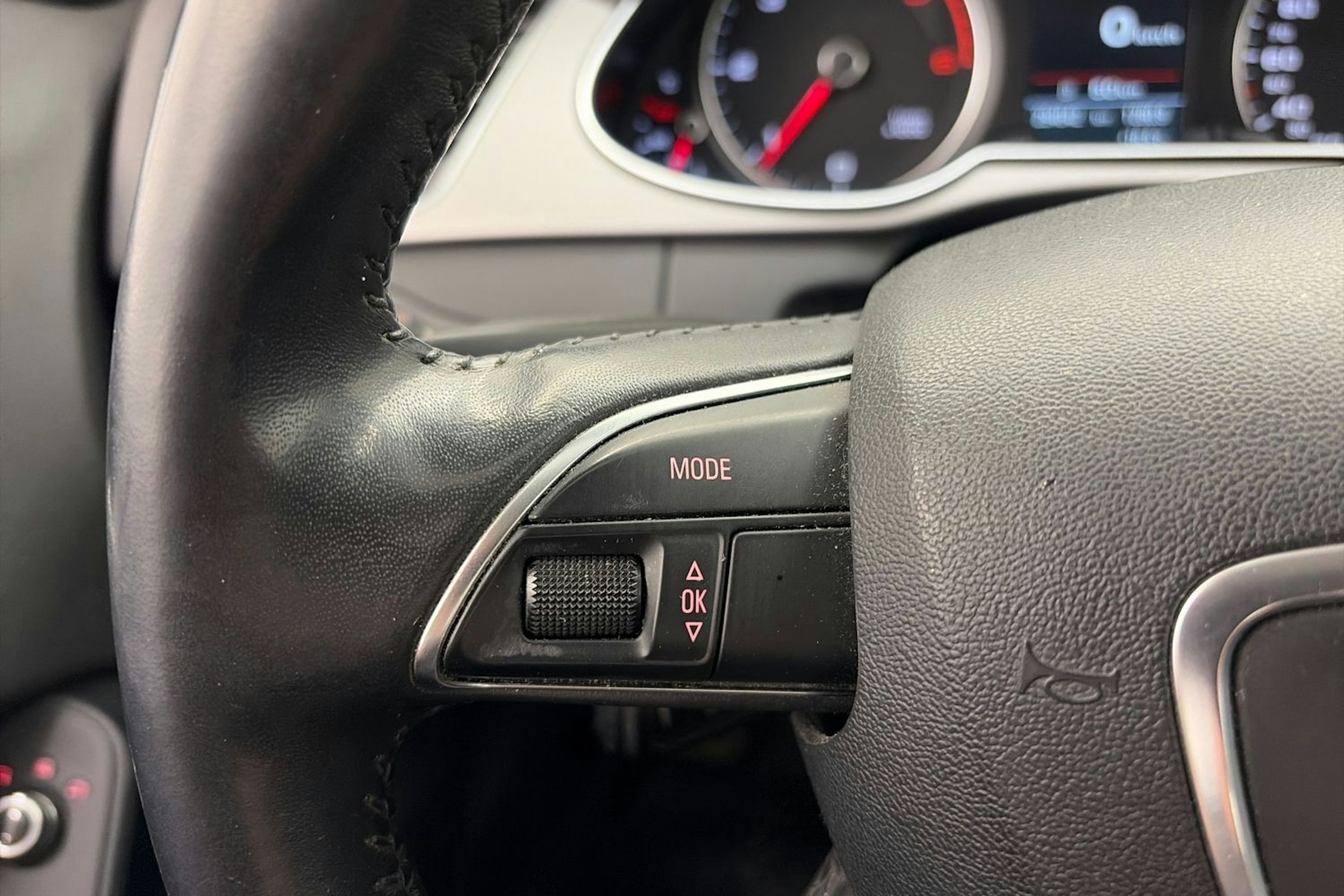 hopea Audi A4 2014 kuva 13.