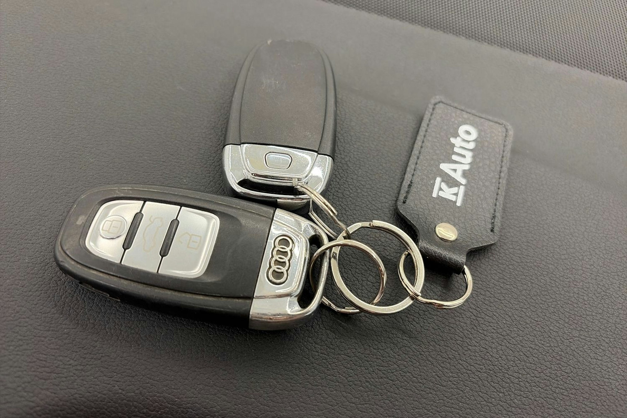 hopea Audi A4 2014 kuva 18.