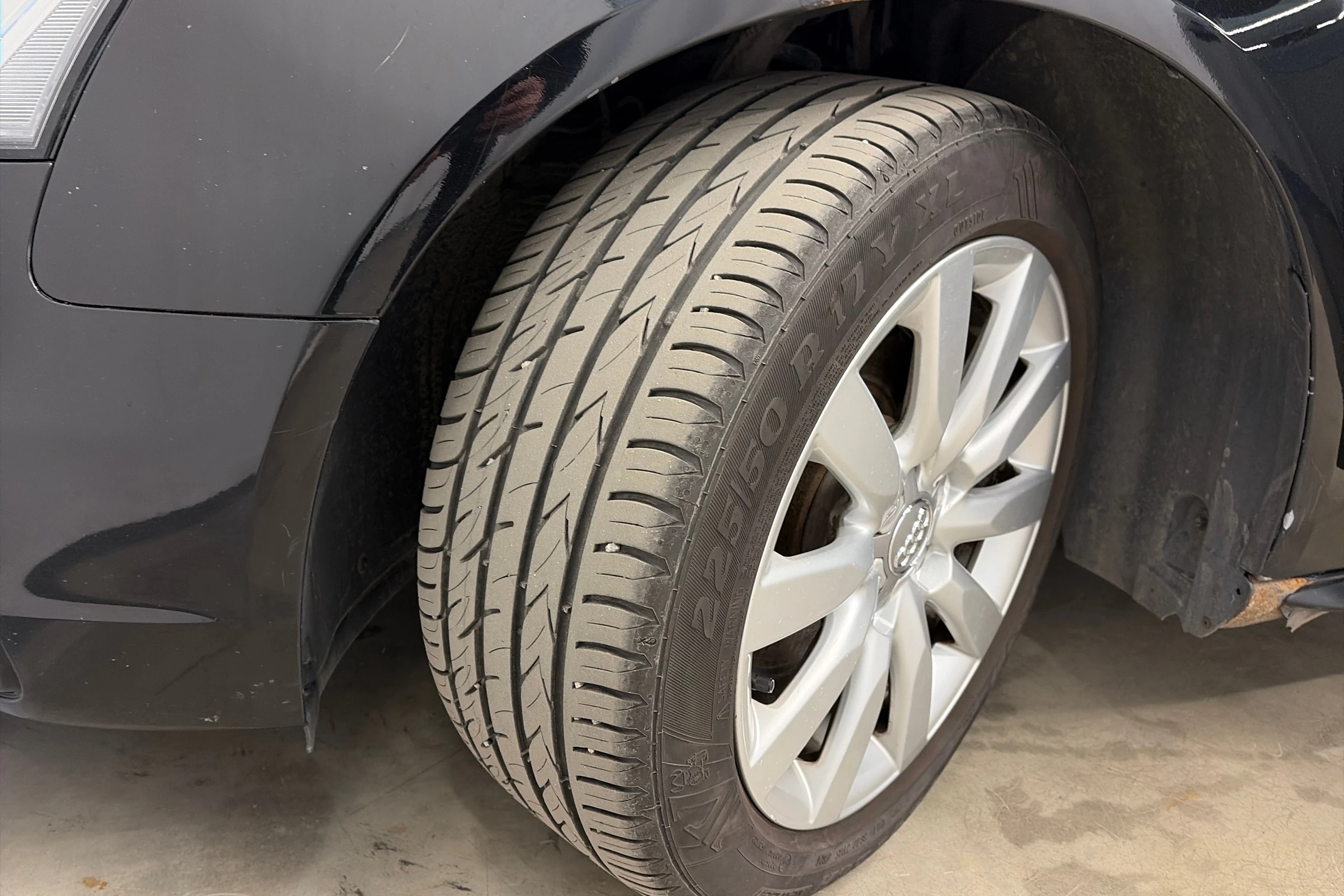 musta Audi A4 2014 kuva 13.