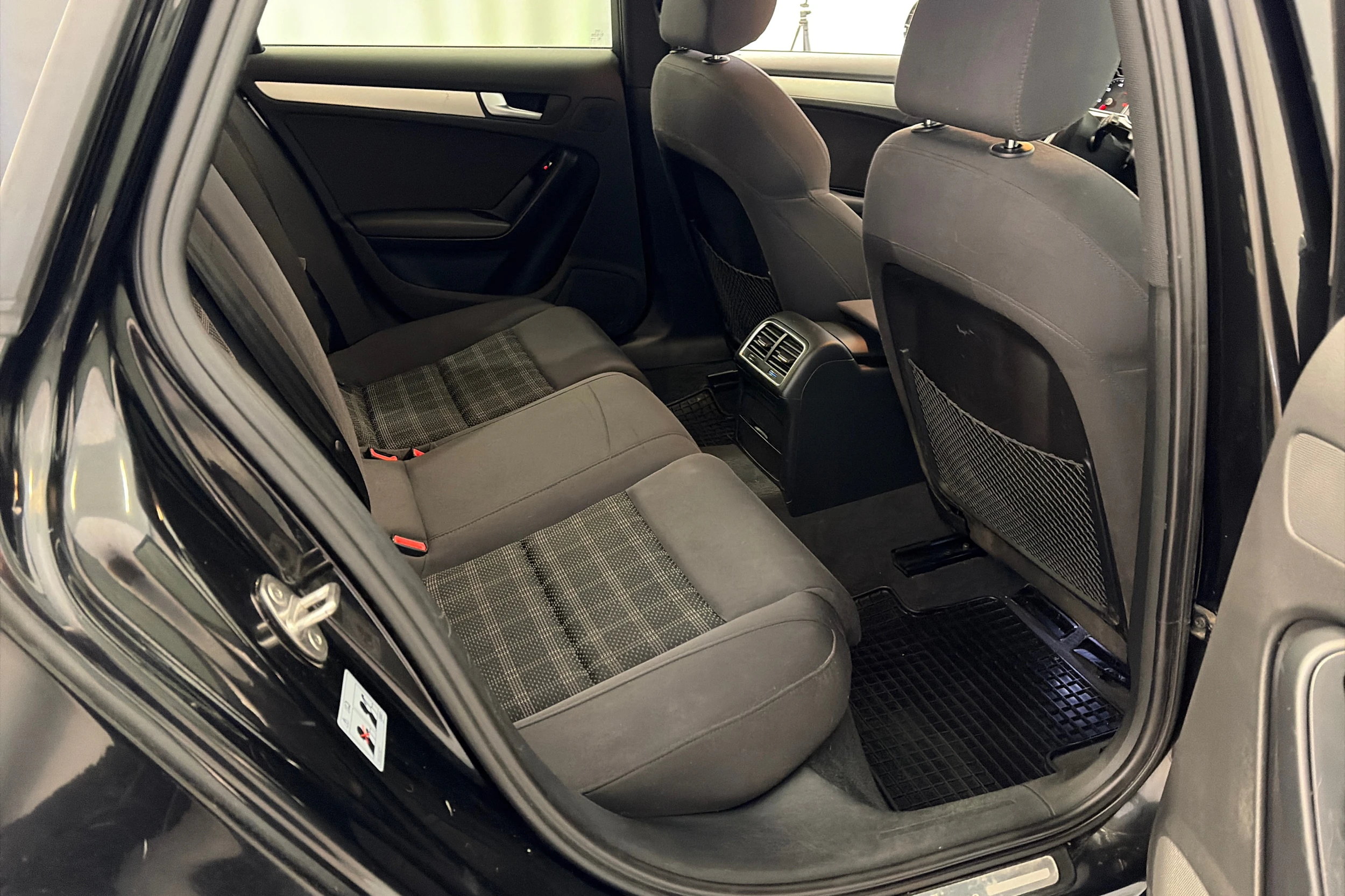 musta Audi A4 2014 kuva 18.