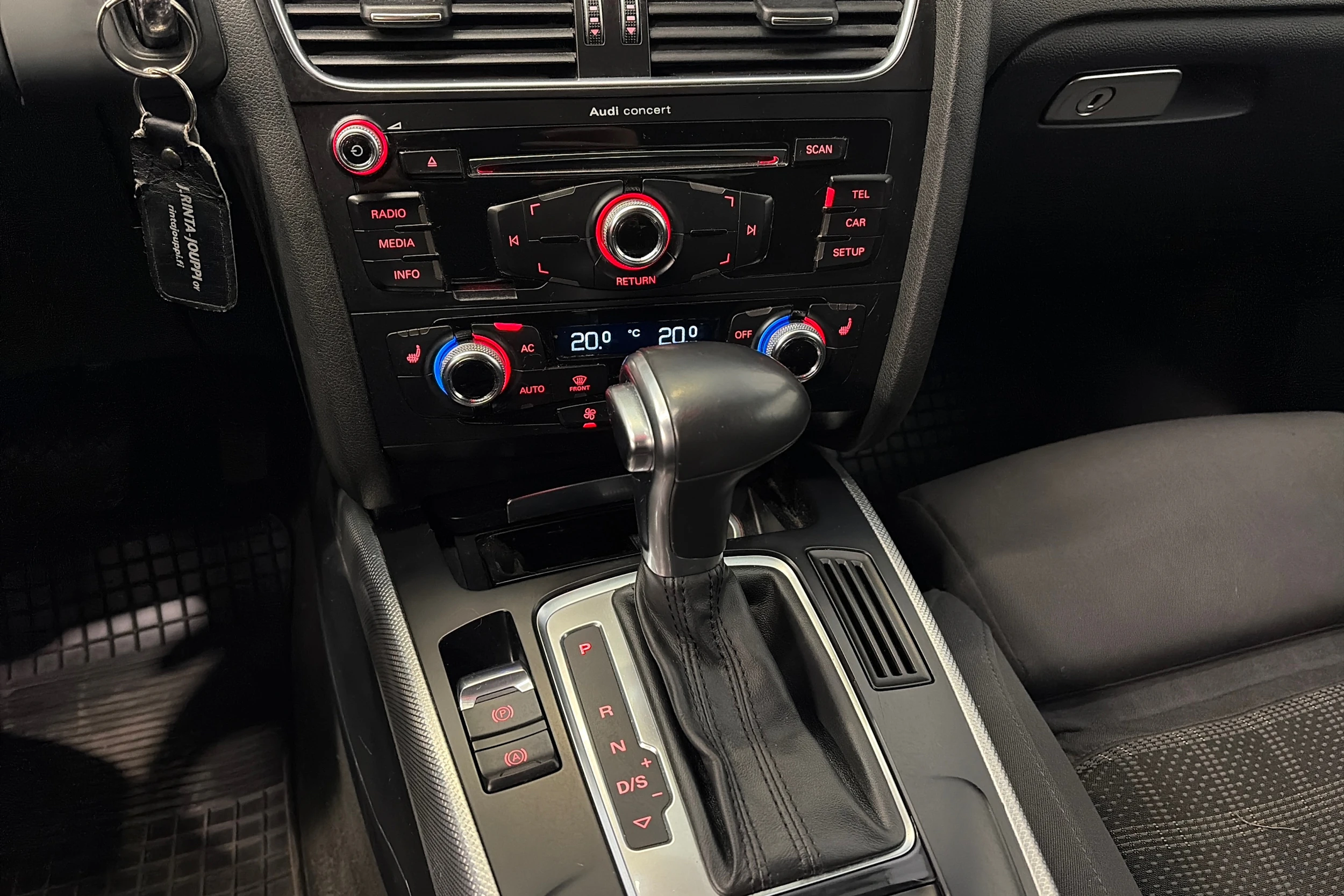 musta Audi A4 2014 kuva 25.