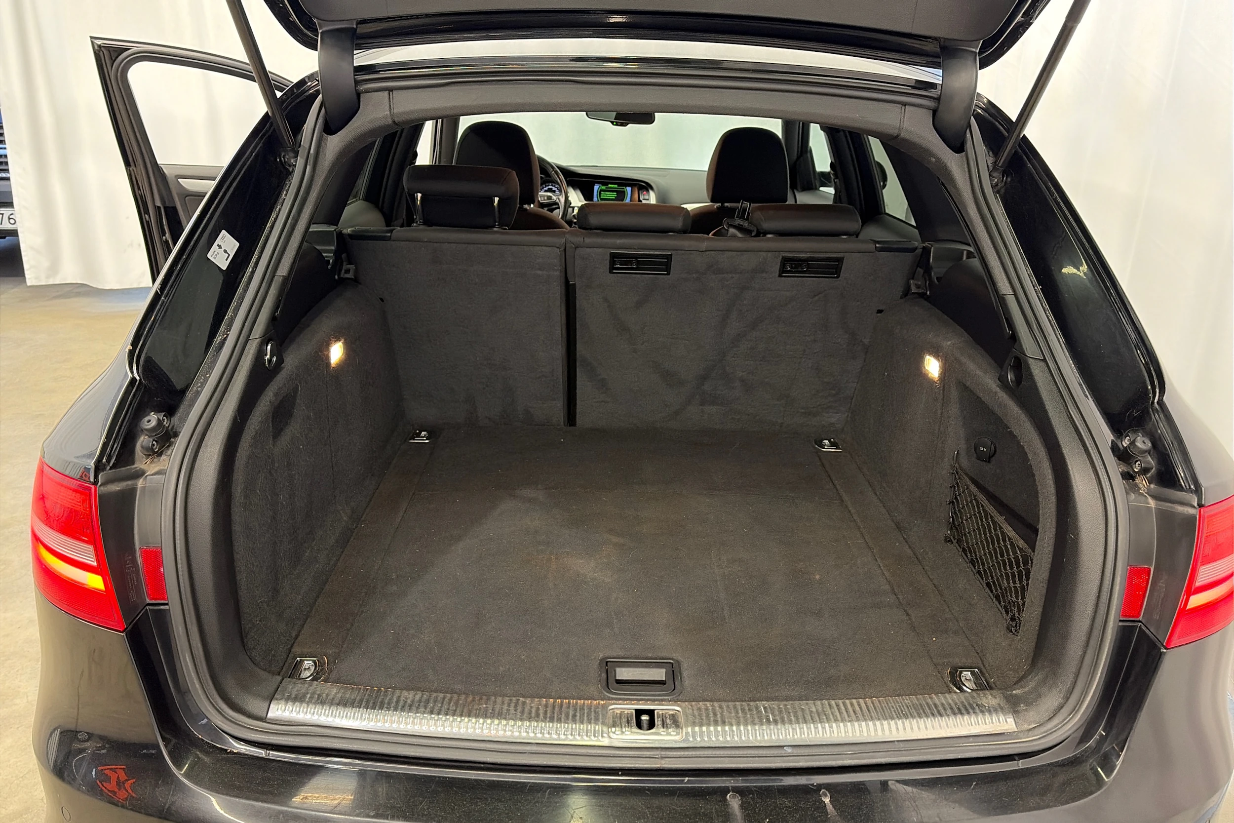 musta Audi A4 2014 kuva 28.