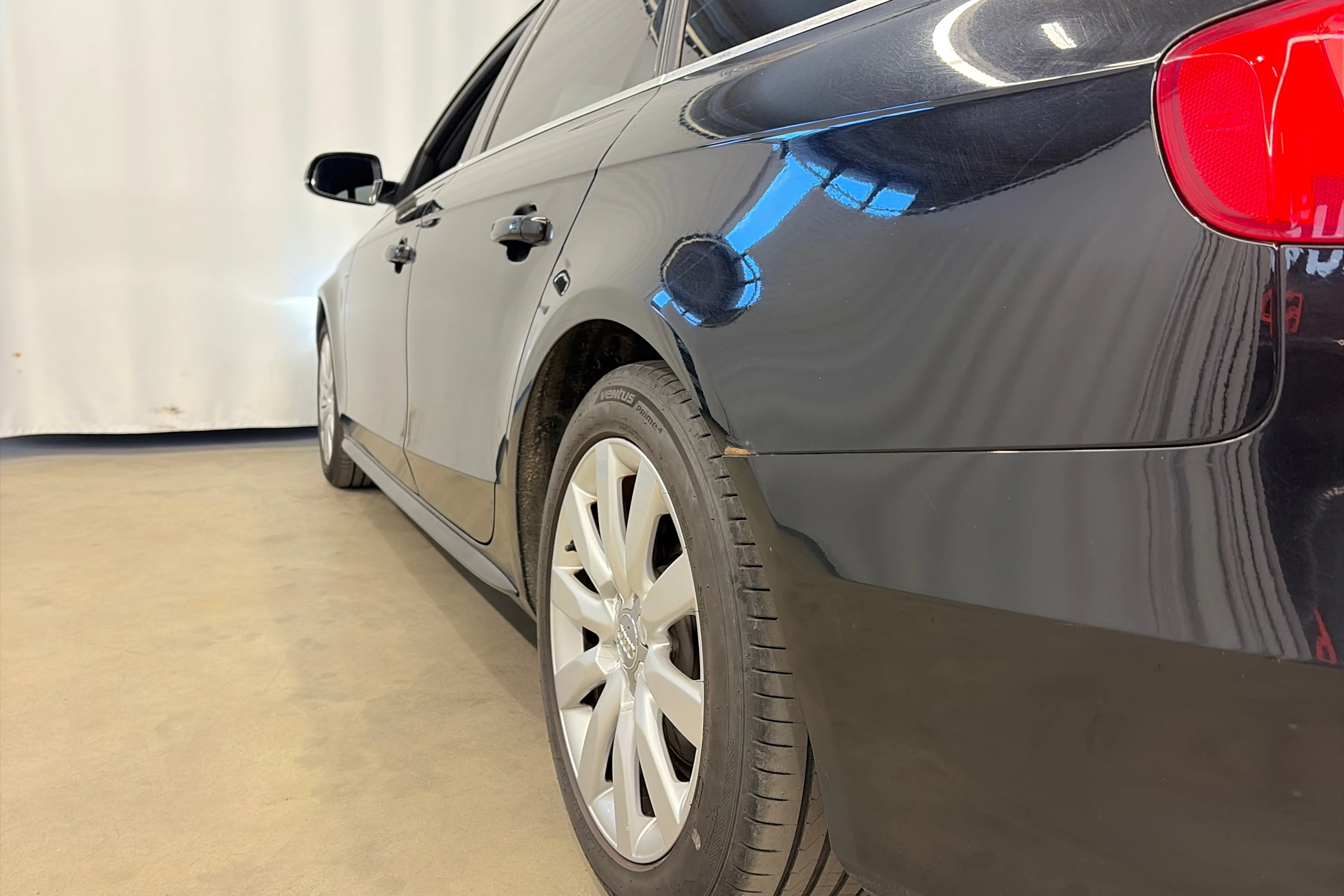 musta Audi A4 2014 kuva 30.