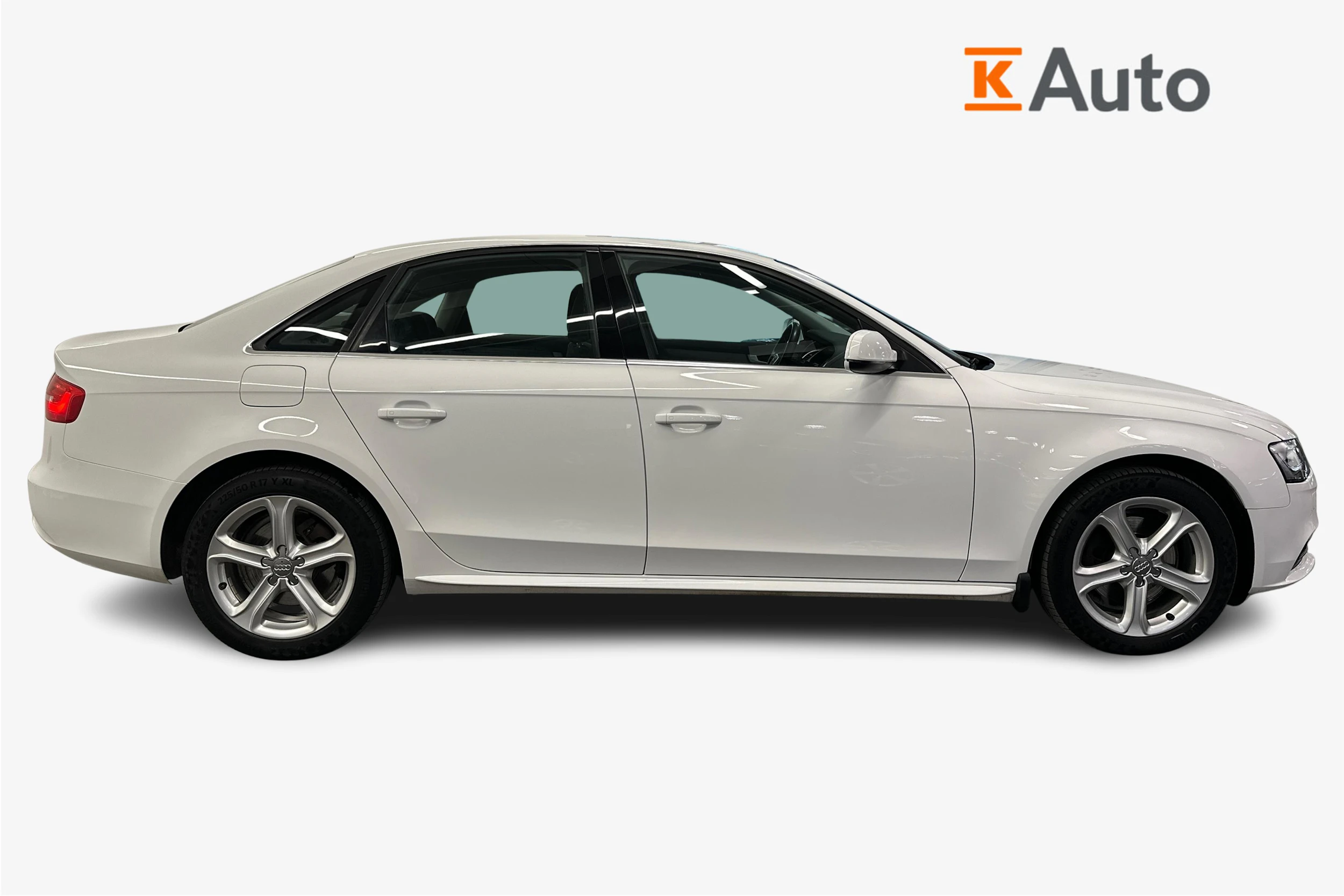 Valkoinen Audi A4 2014 kuva 5.