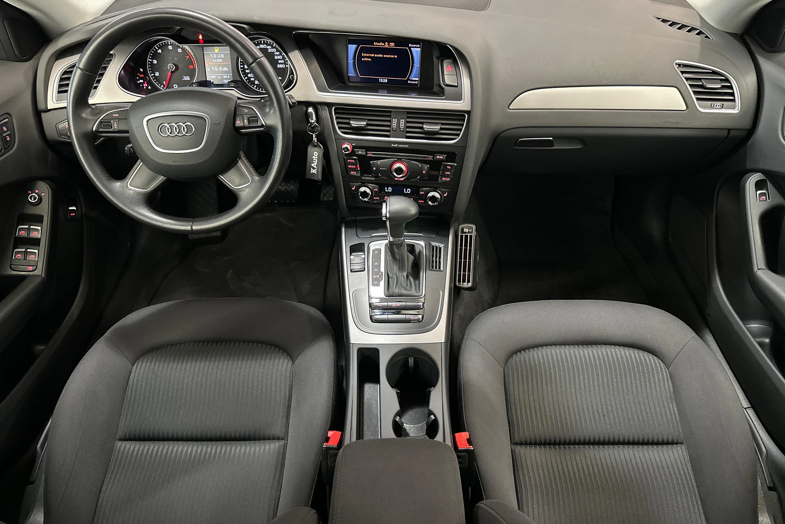 Valkoinen Audi A4 2014 kuva 7.