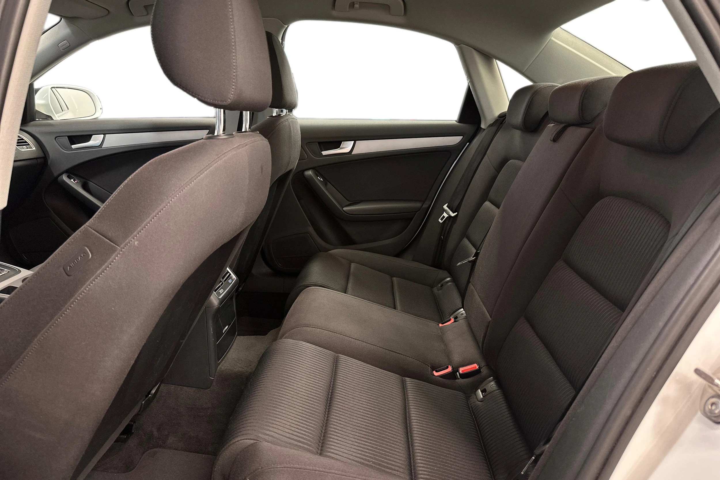 Valkoinen Audi A4 2014 kuva 8.