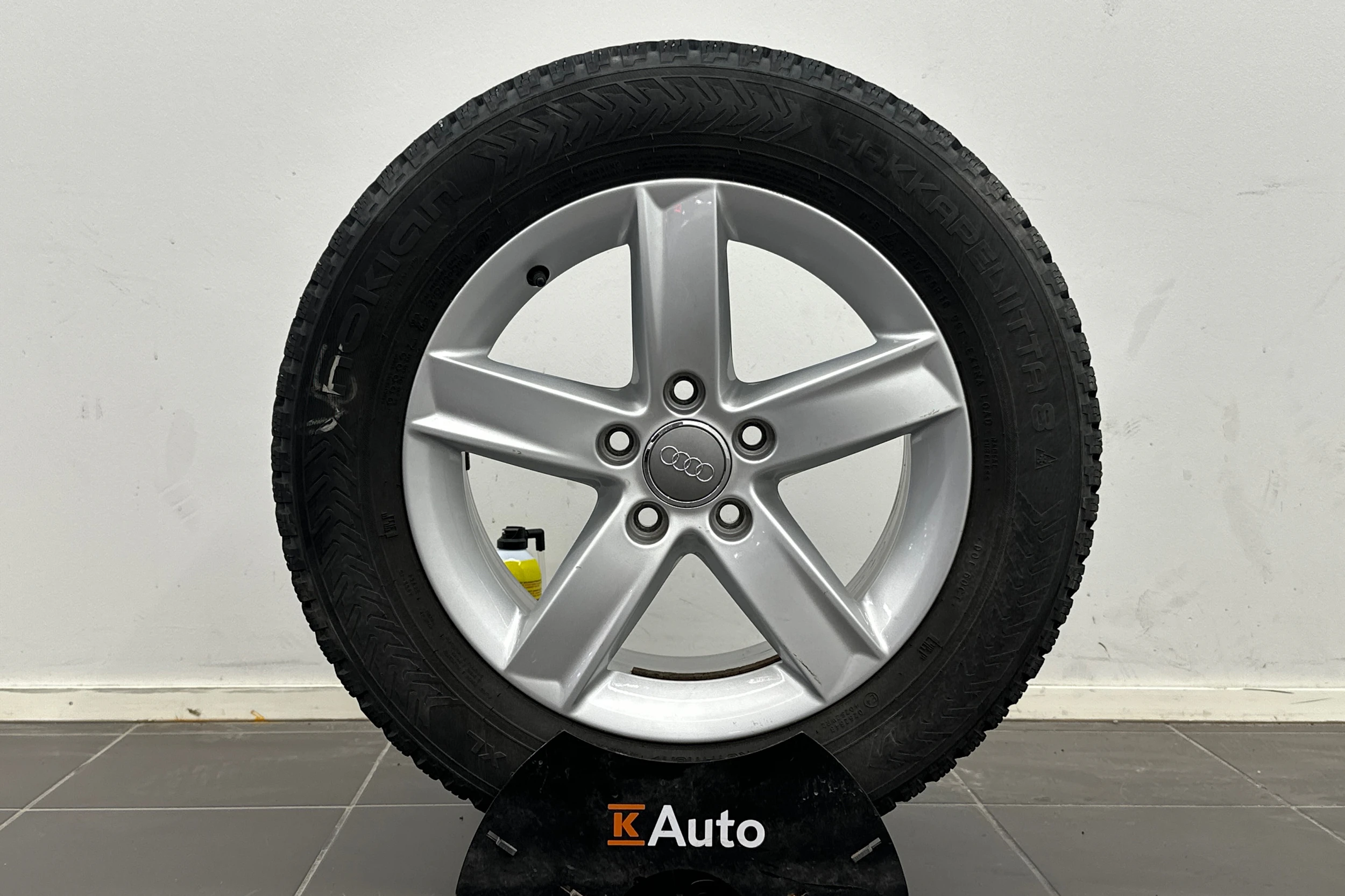 Valkoinen Audi A4 2014 kuva 10.
