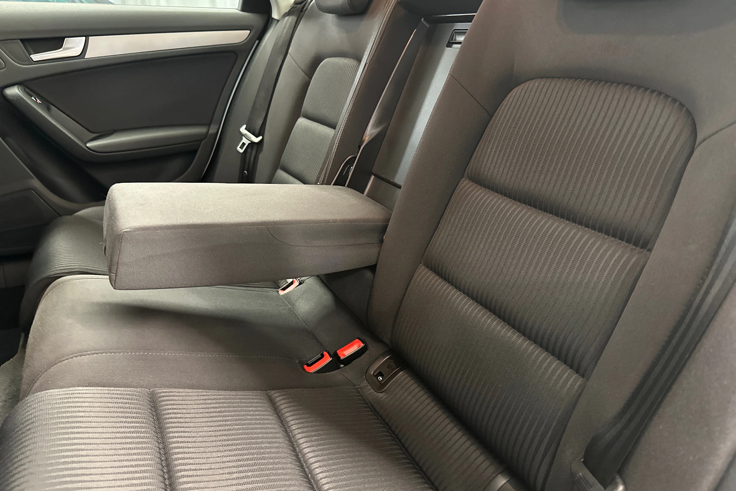Valkoinen Audi A4 2014 kuva 13.