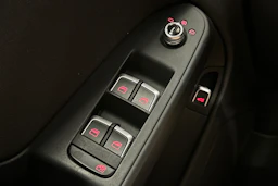 Valkoinen Audi A4 2014 kuva 14.