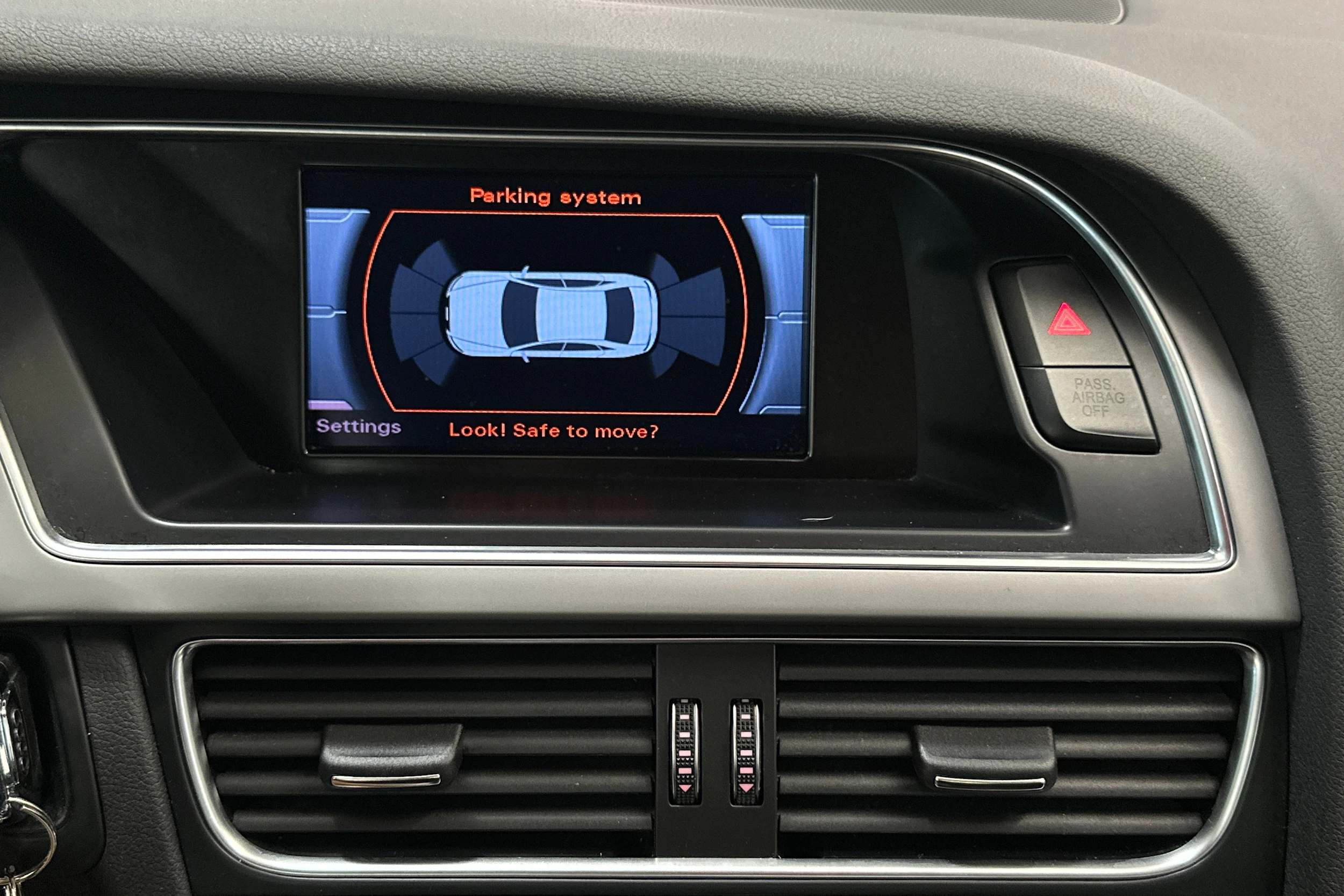 Valkoinen Audi A4 2014 kuva 17.